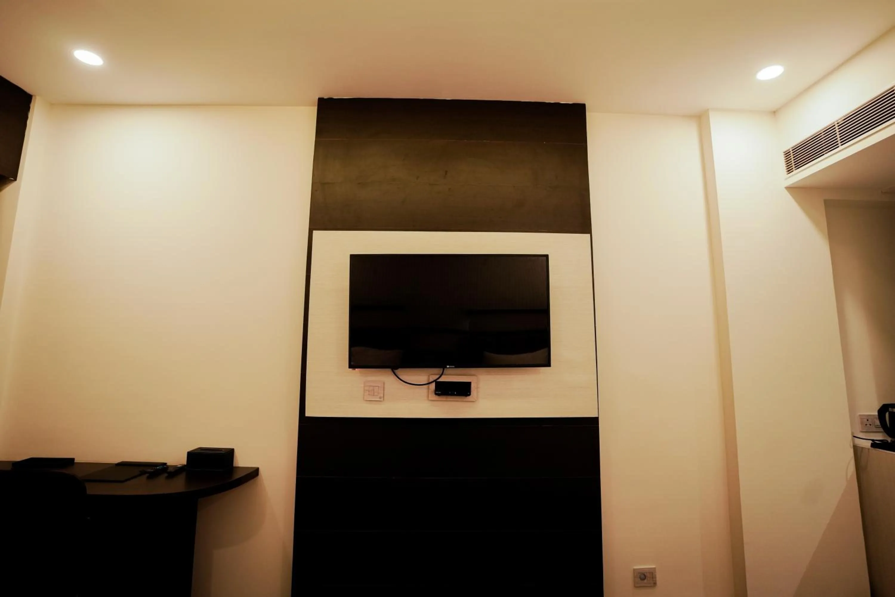 TV and multimedia in Royal Ritz