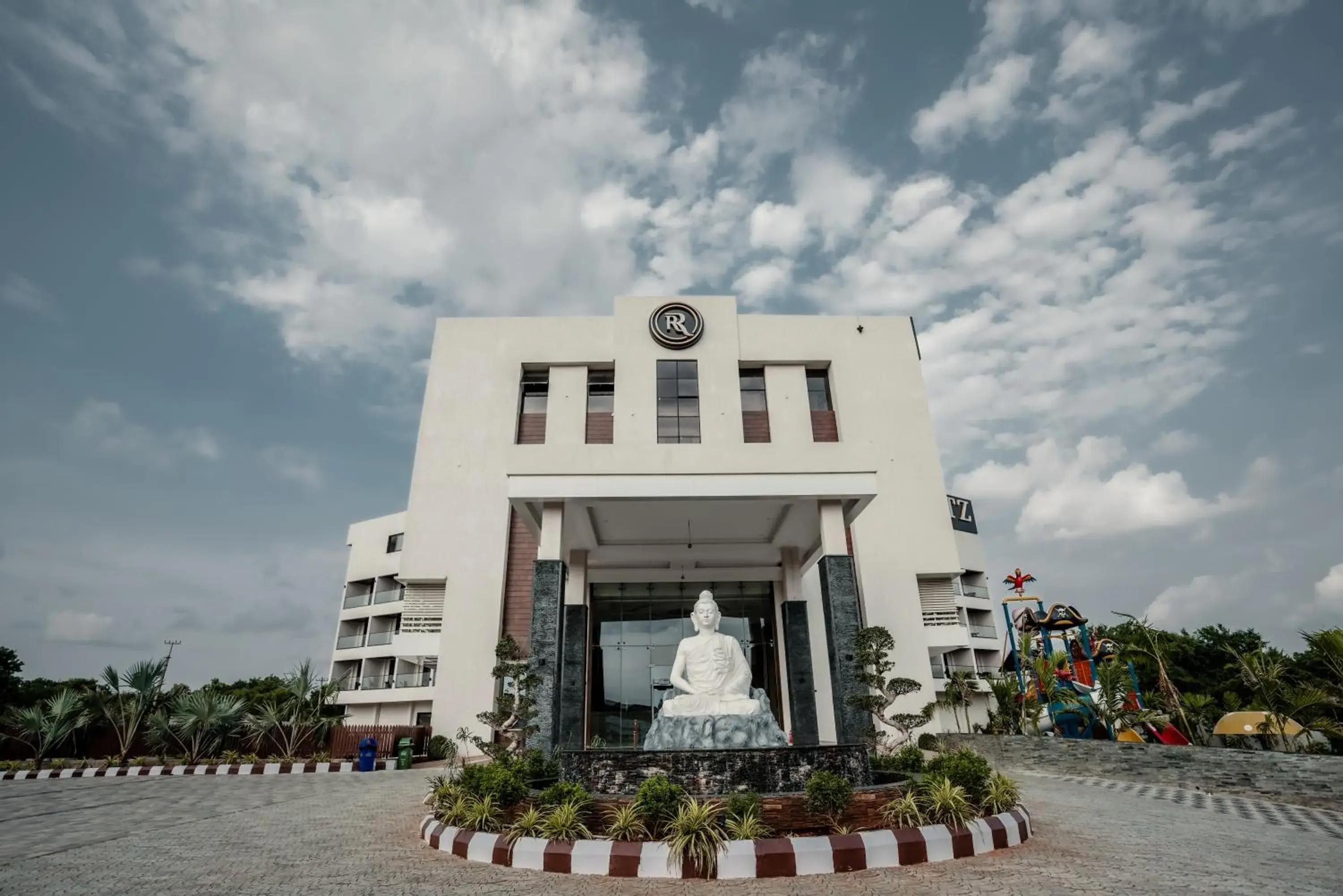 Property building in Royal Ritz Property building in Royal Ritz