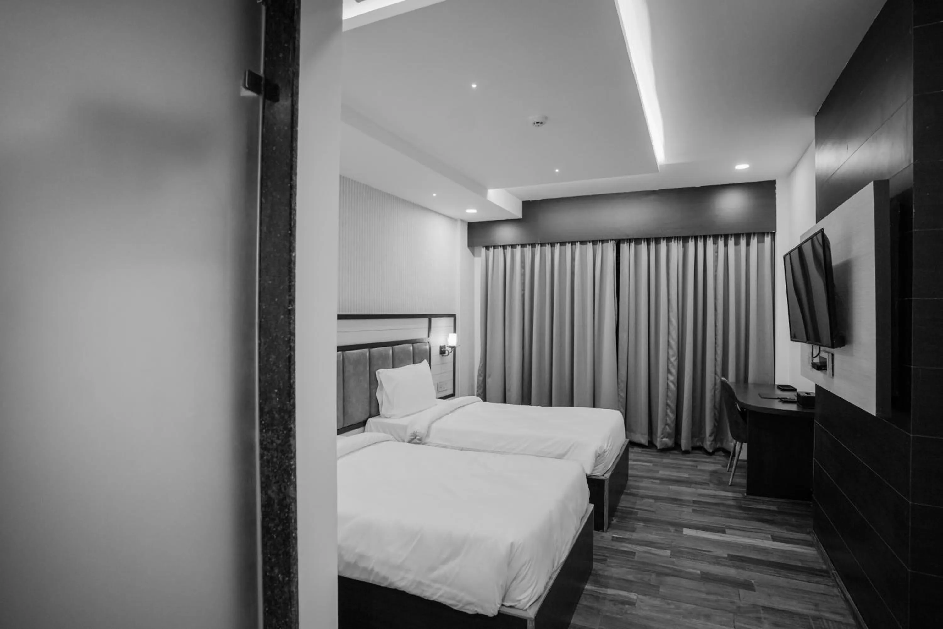 Photo of the whole room, Bed in Royal Ritz