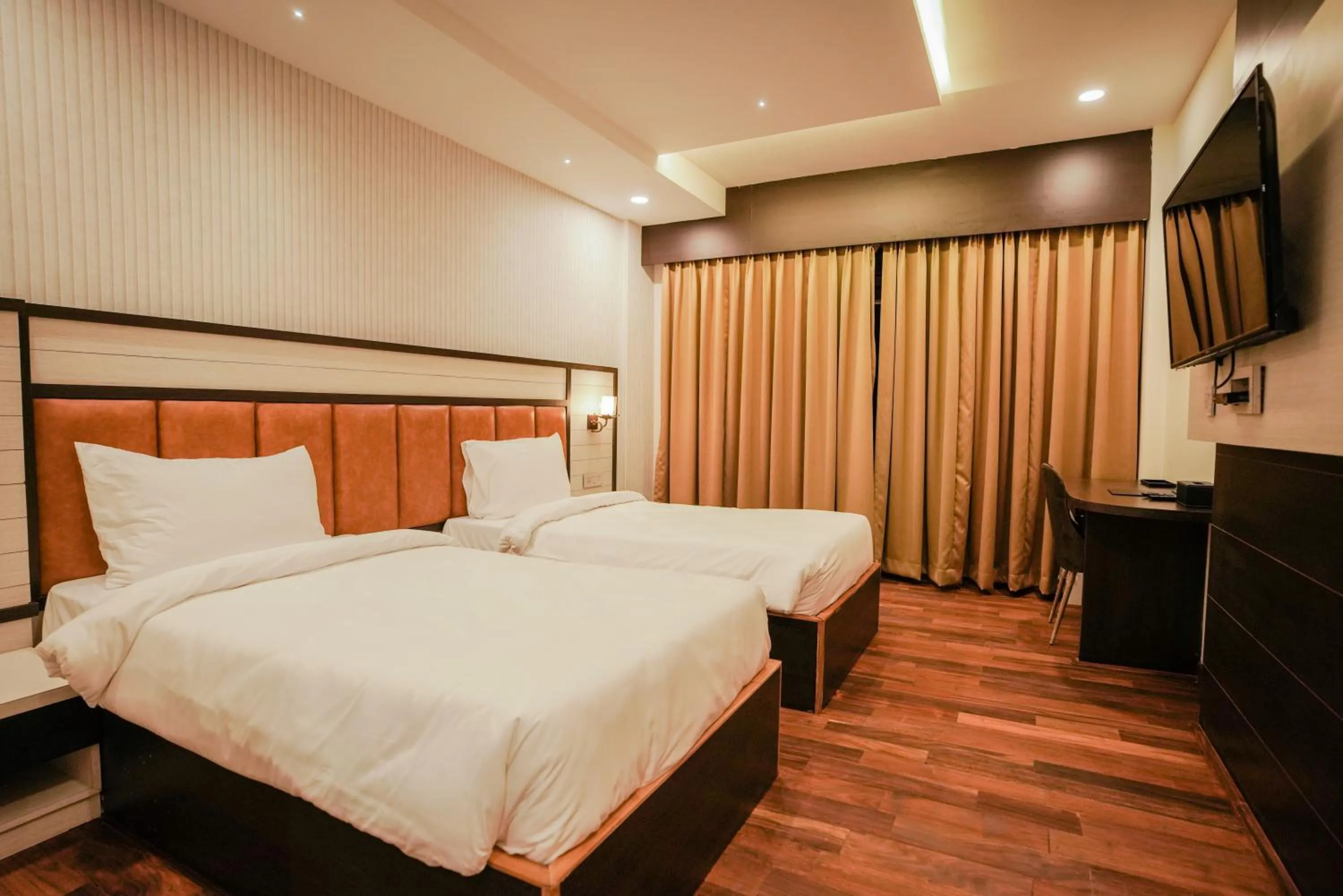 Photo of the whole room, Bed in Royal Ritz