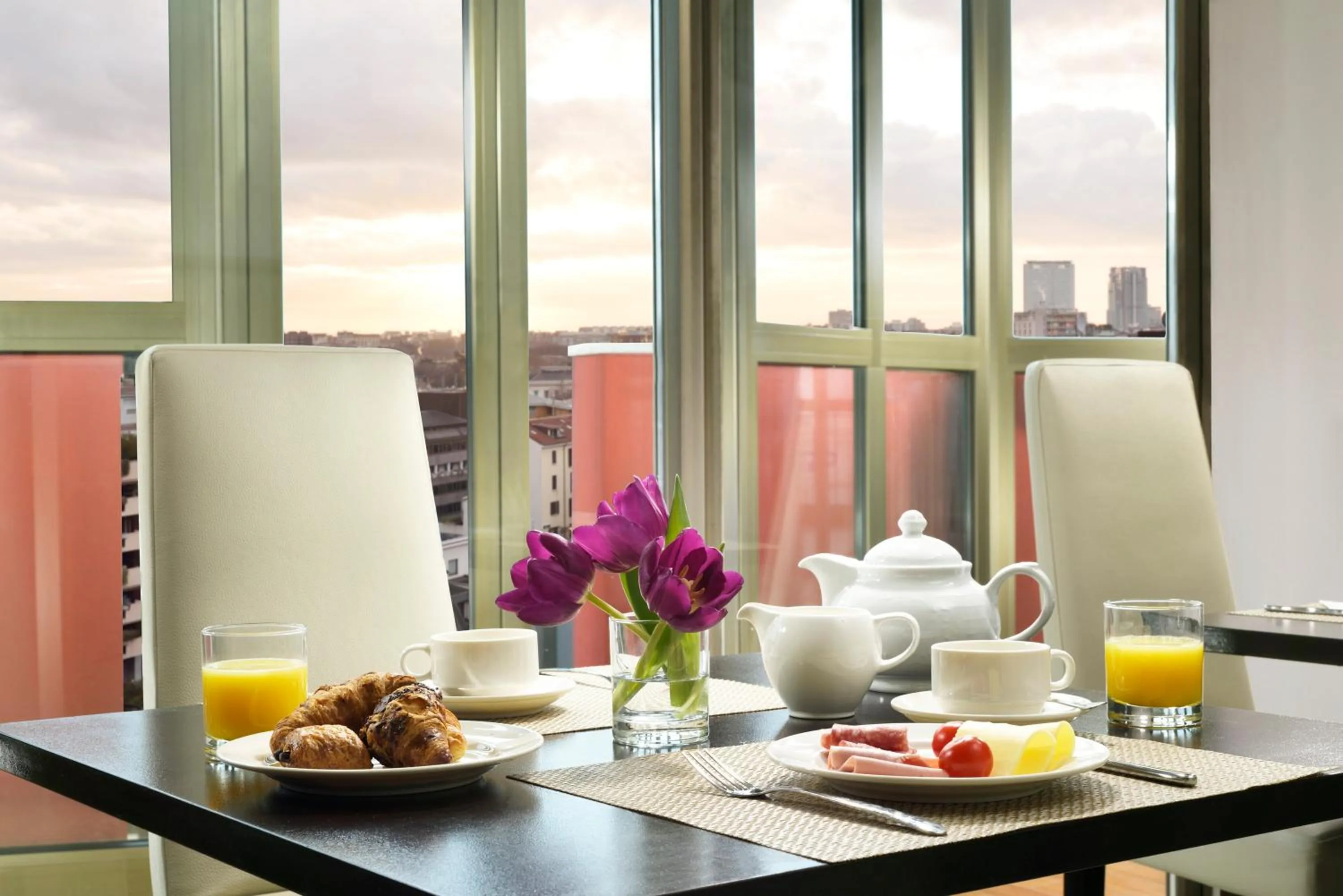 Breakfast in UNA Hotels Hotel & Residence Contessa Jolanda Milano