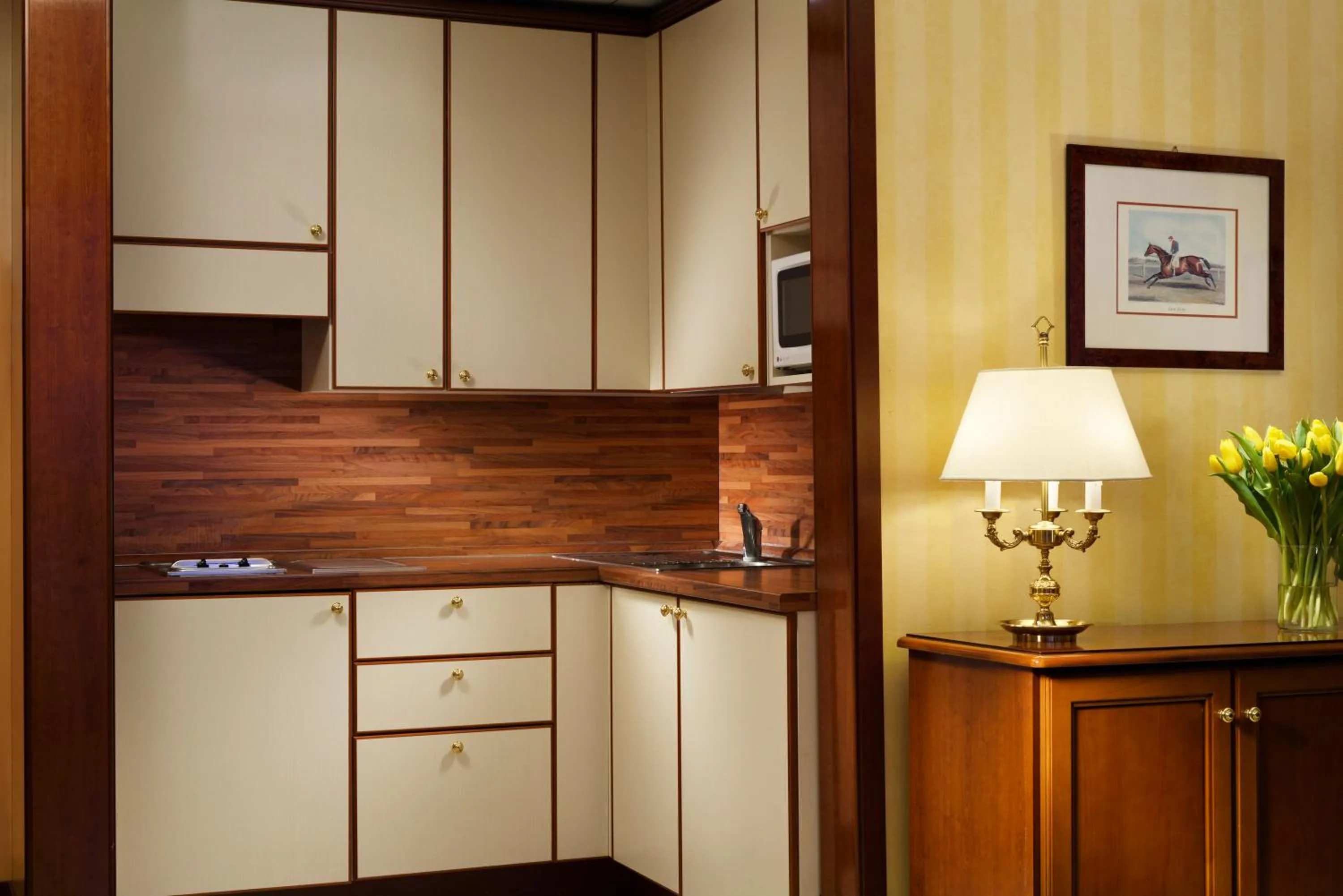 Kitchen or kitchenette in UNA Hotels Hotel & Residence Contessa Jolanda Milano
