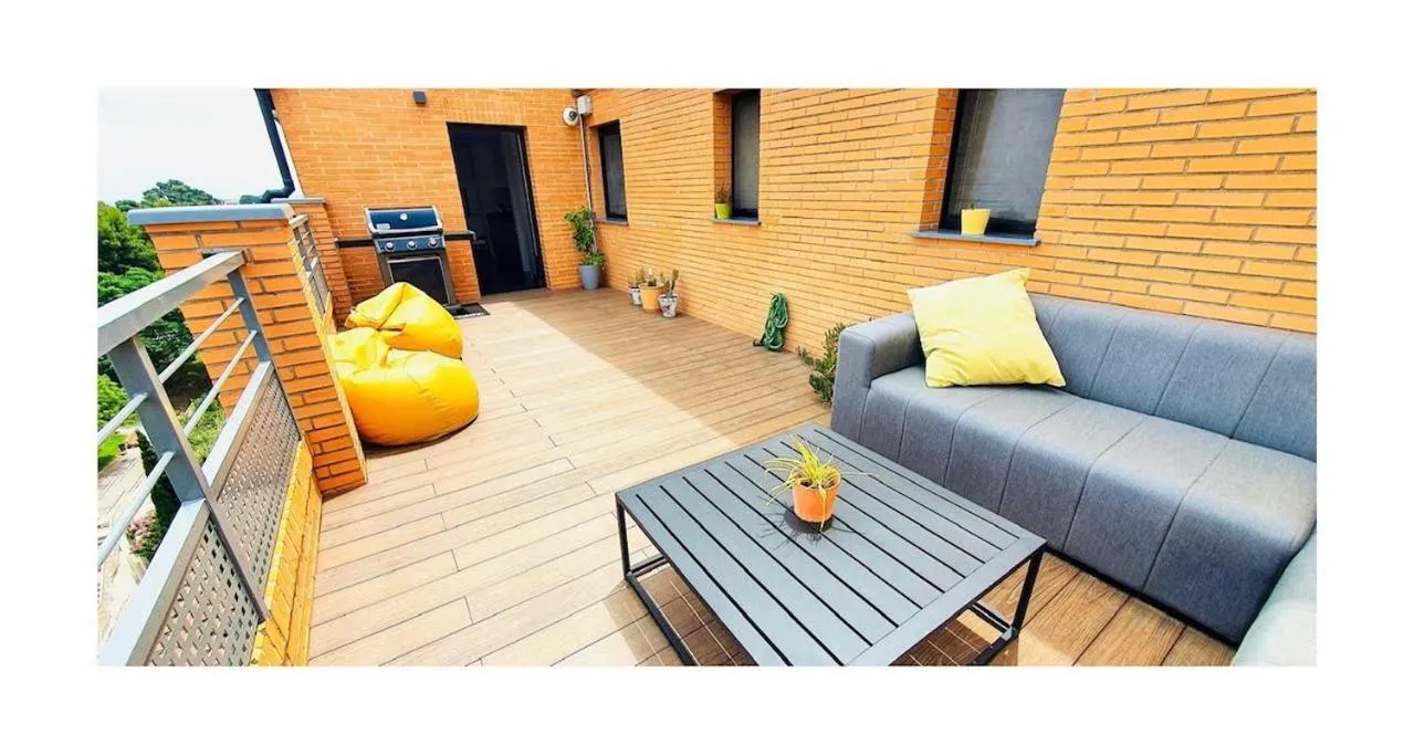 Lovely penthouse condo with pool