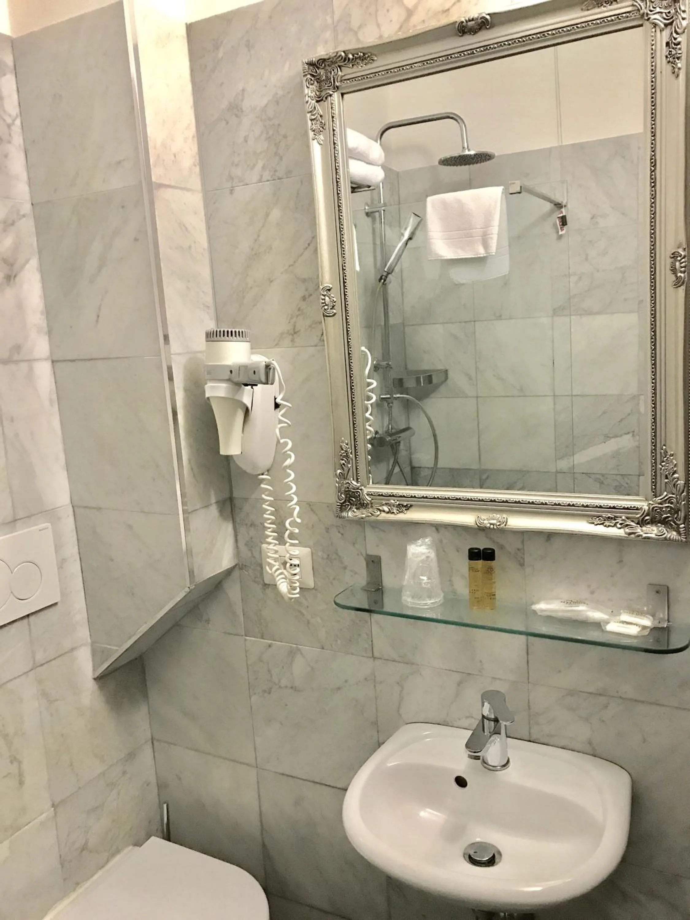 Bathroom in Hotel Bolzano