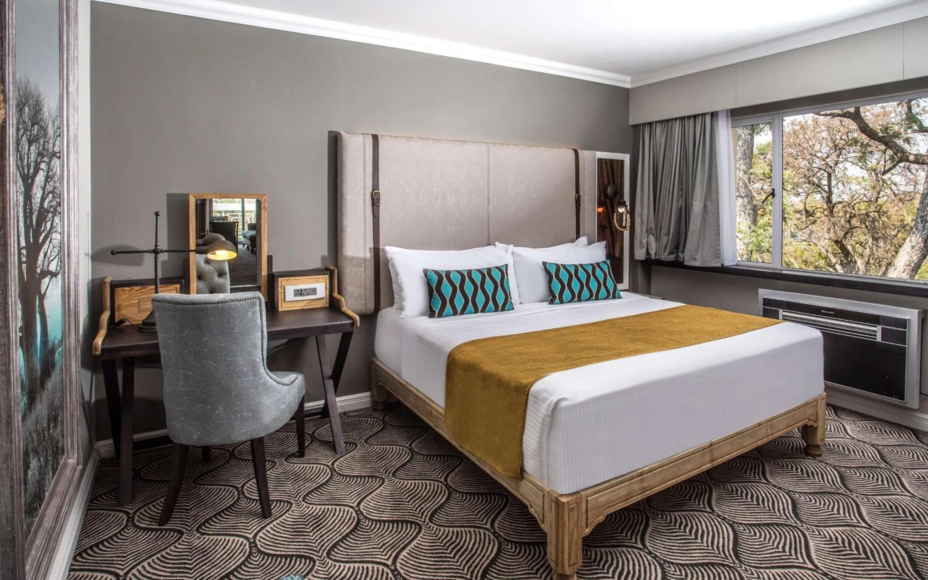 Photo of the whole room, Bed in Southern Sun Ridgeway Lusaka