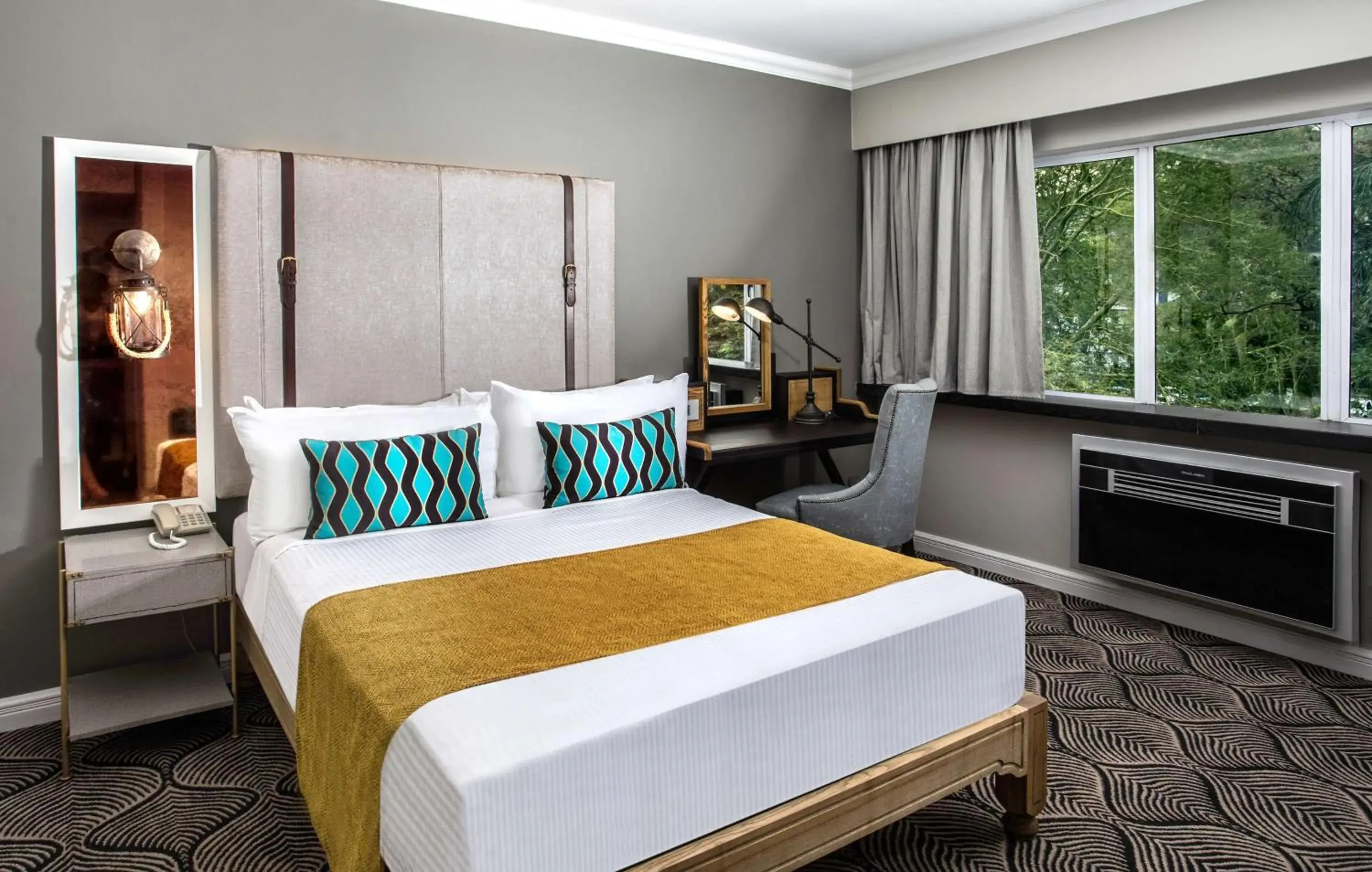 Standard Room 1 Queen Bed Smoking - single occupancy in Southern Sun Ridgeway Lusaka Standard Room 1 Queen Bed Smoking - single occupancy in Southern Sun Ridgeway Lusaka