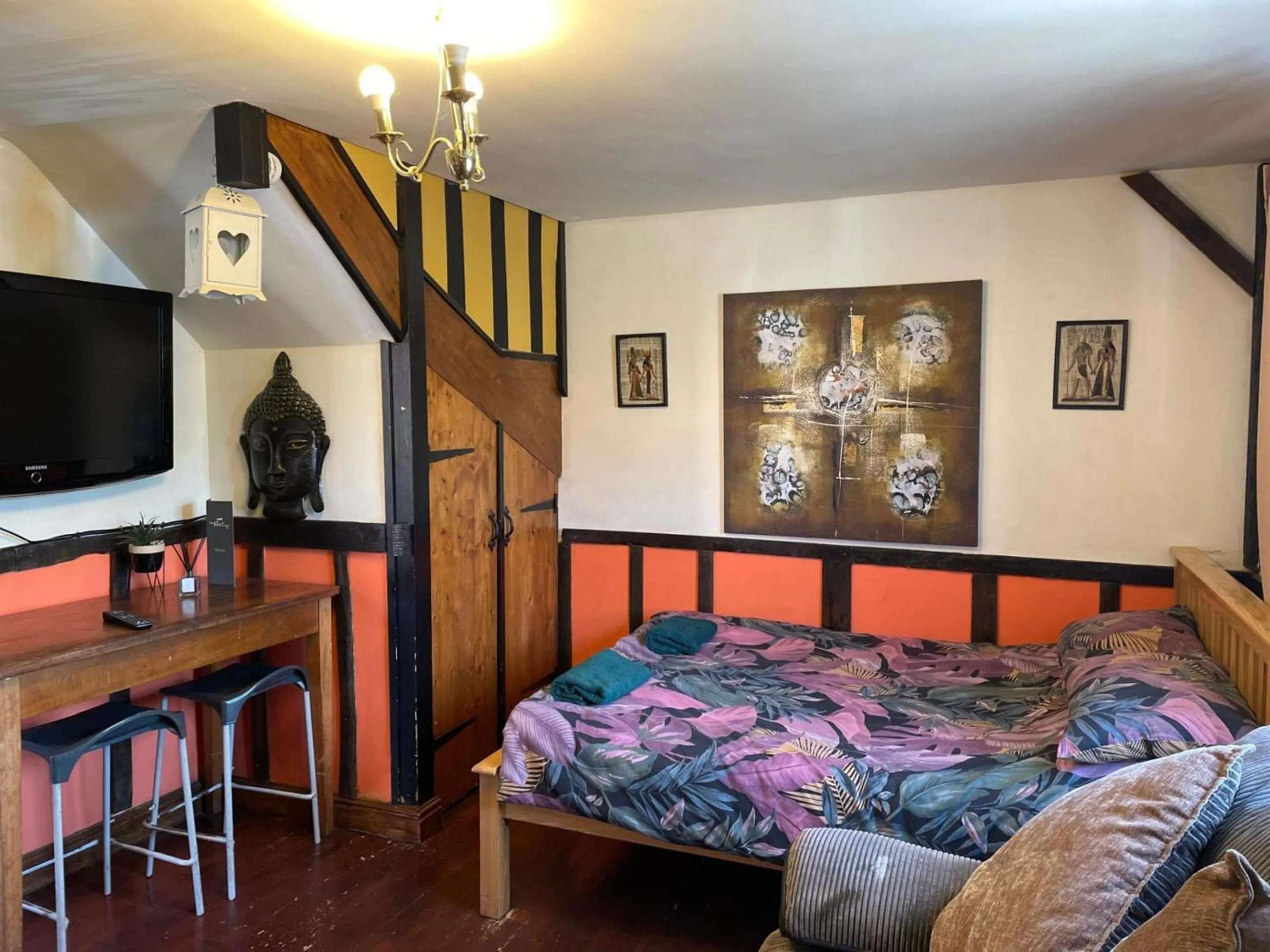 TV and multimedia in OYO Yarm Cottages