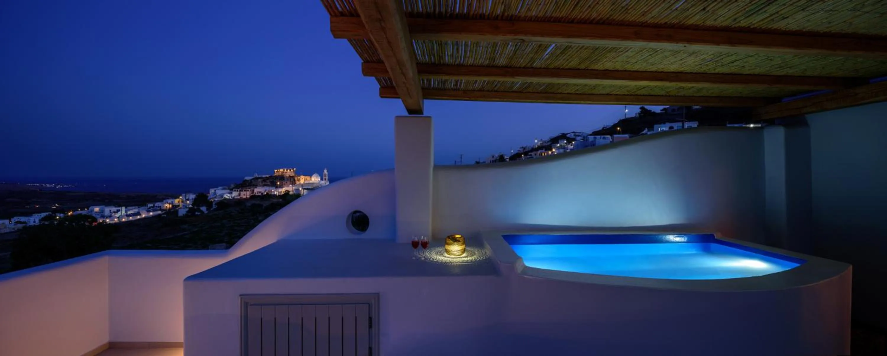 Hot Tub in Acro Blue Luxury Villas