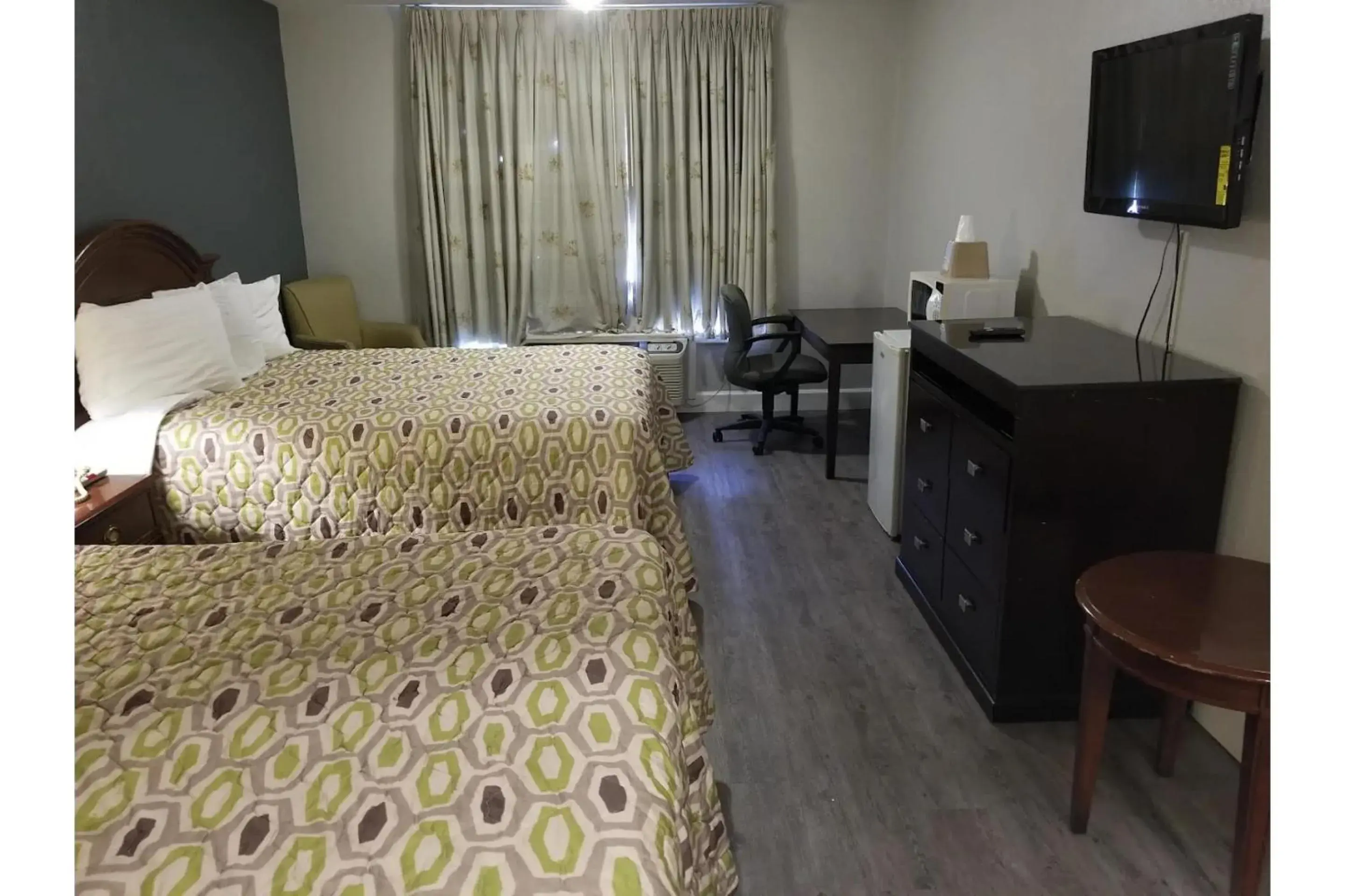 2 Double Beds Non-Smoking in Regency Inn & Suites Houston East I 10 2 Double Beds Non-Smoking in Regency Inn & Suites Houston East I 10