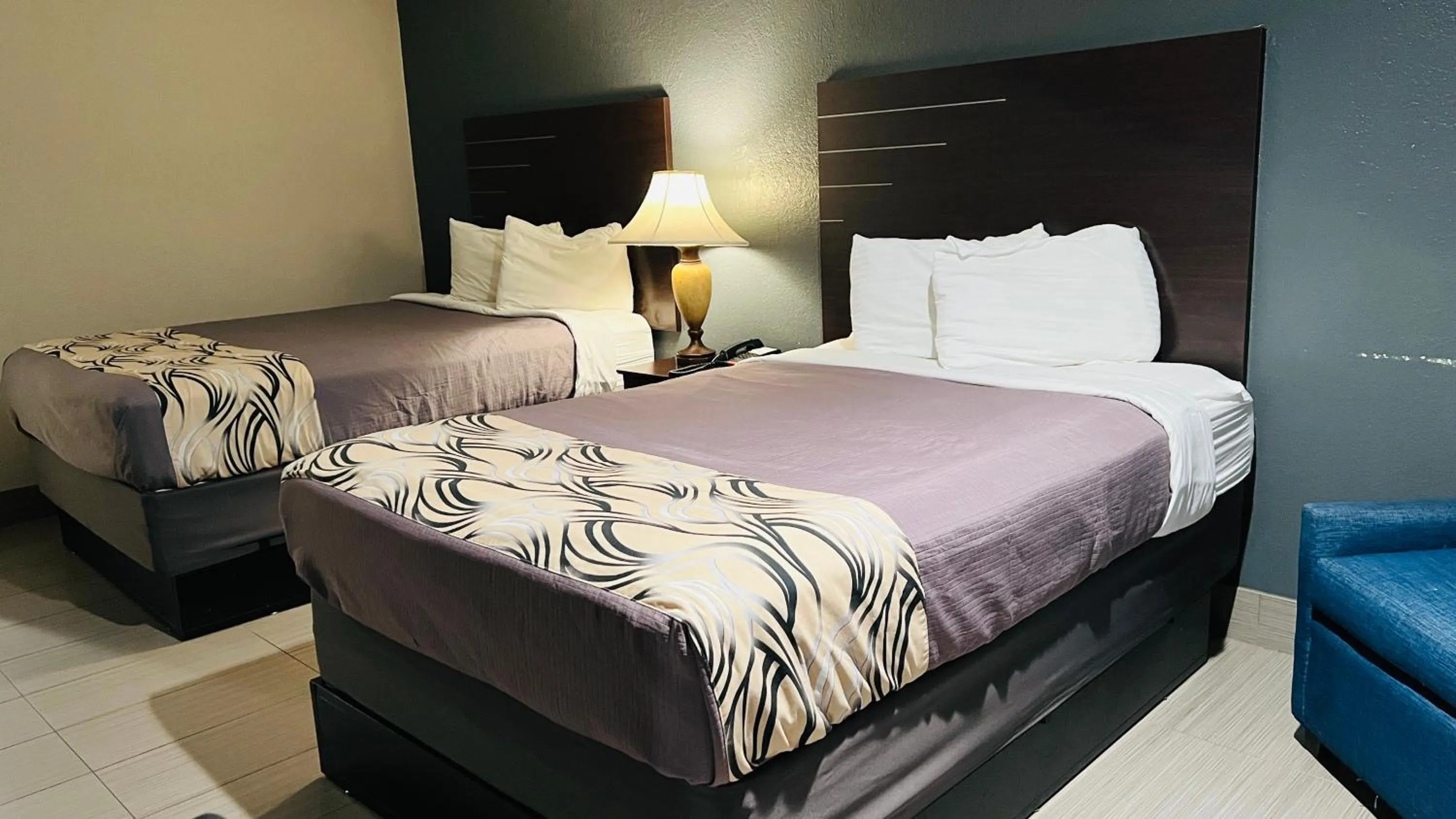 Bed in REGENCY INN & SUITS