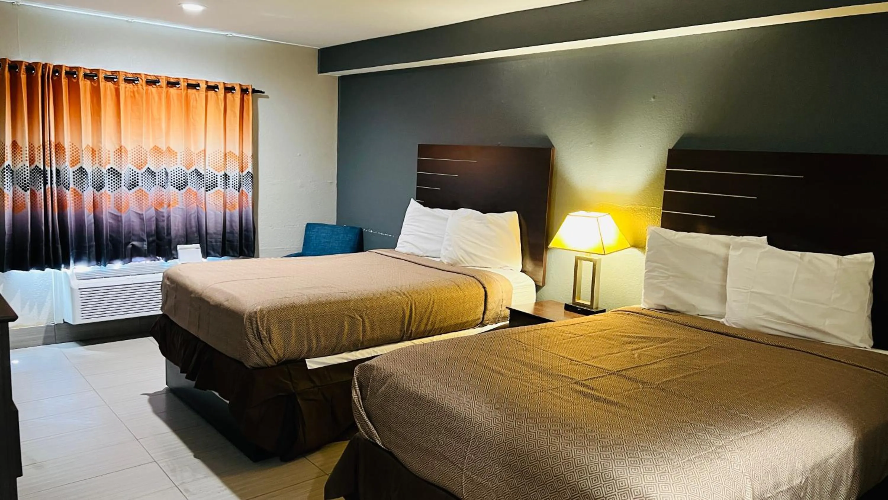 Bed in REGENCY INN & SUITS