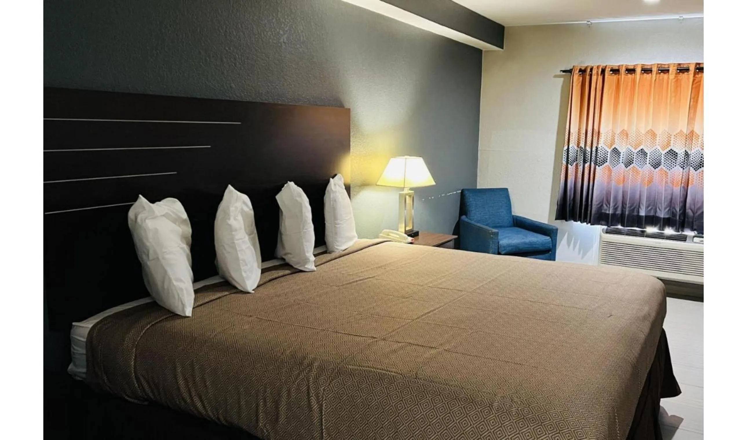 Bedroom, Bed in Regency Inn & Suites Houston East I 10