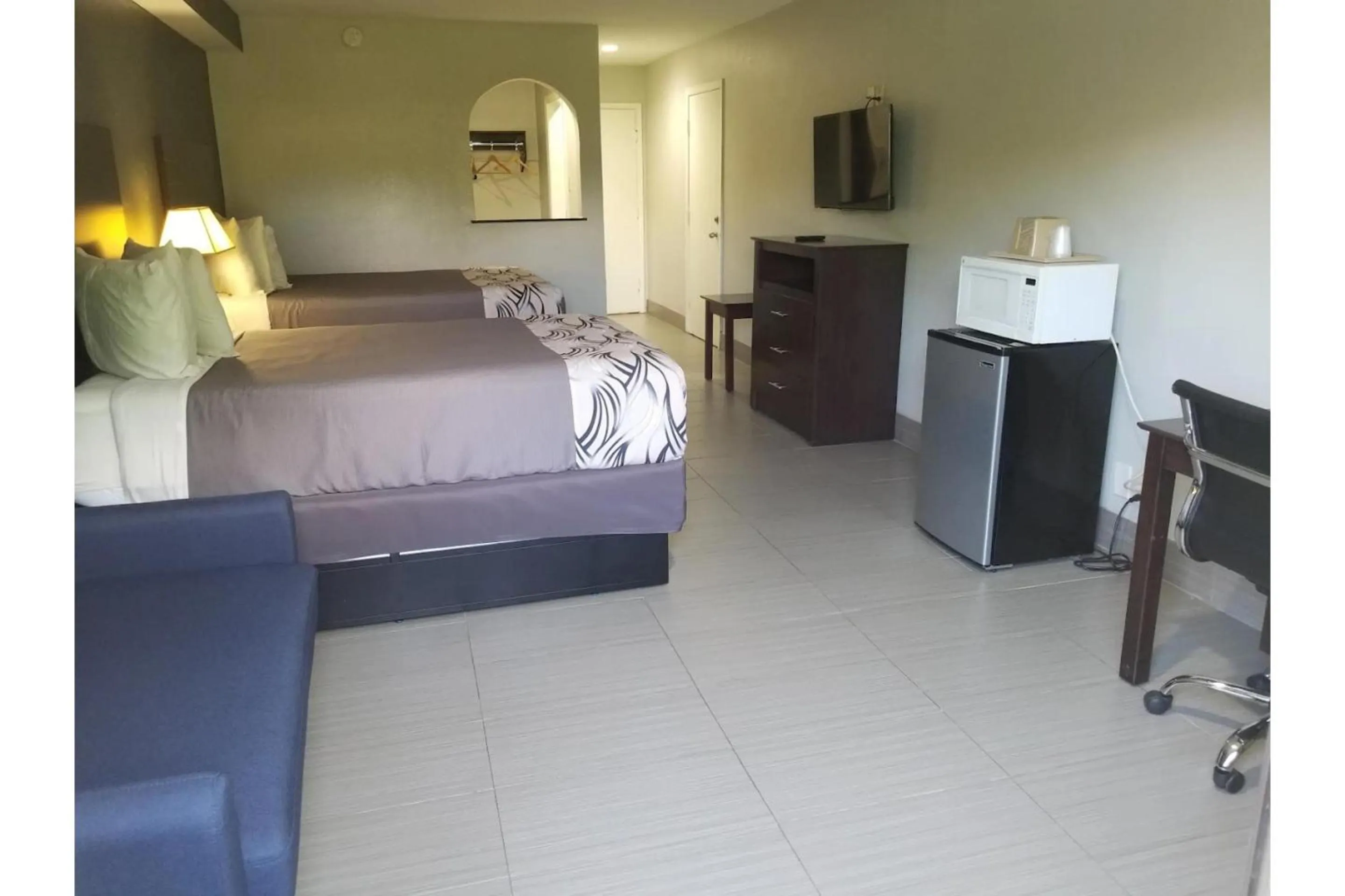 Bedroom, Bed in Regency Inn & Suites Houston East I 10