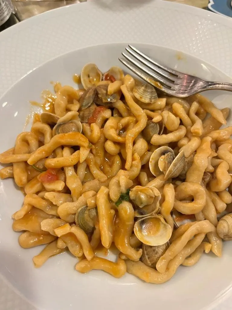 Restaurant/places to eat in Hotel Dream