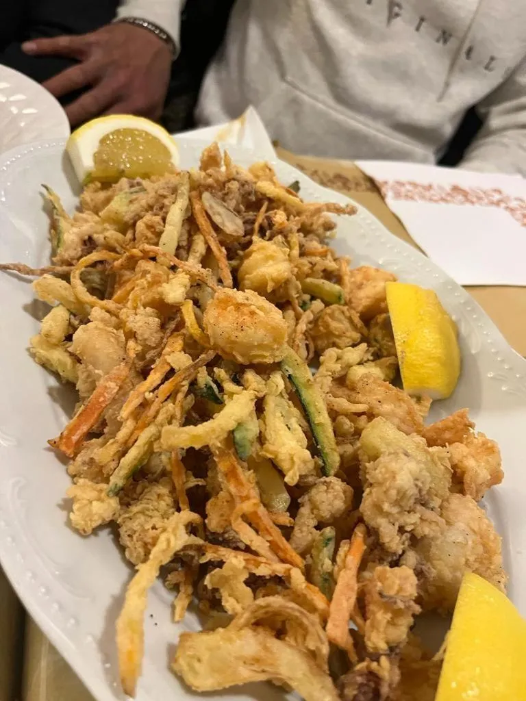 Restaurant/places to eat in Hotel Dream