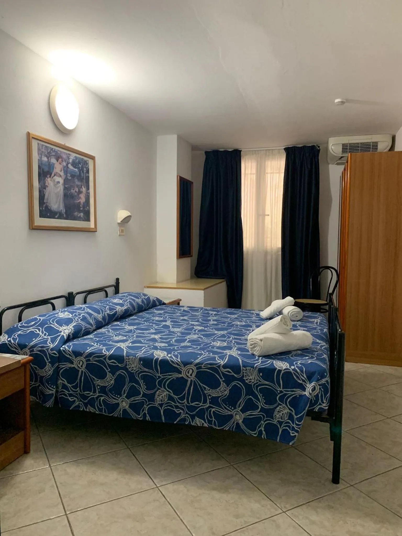 Photo of the whole room, Bed in Hotel Villa Isola