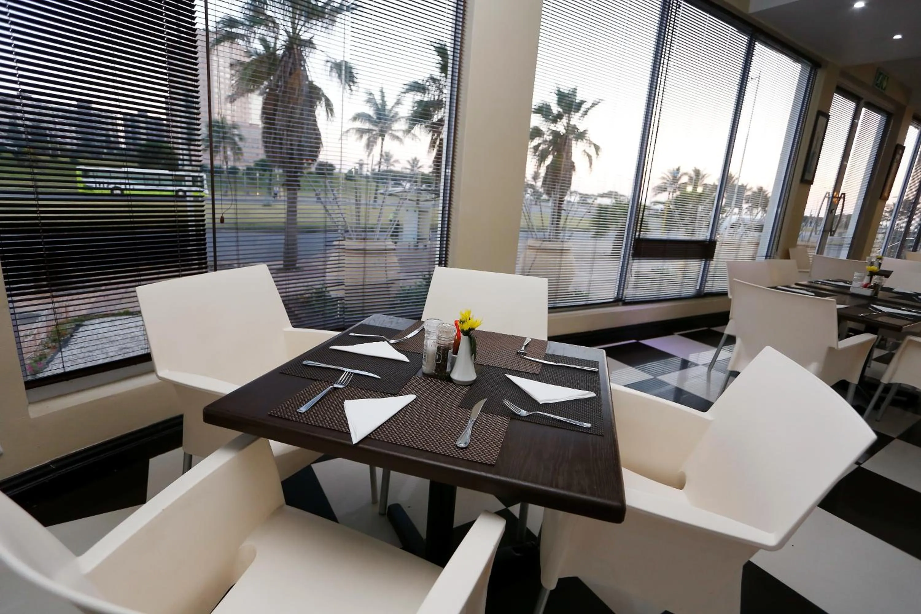 Restaurant/places to eat in Pavilion Hotel Durban