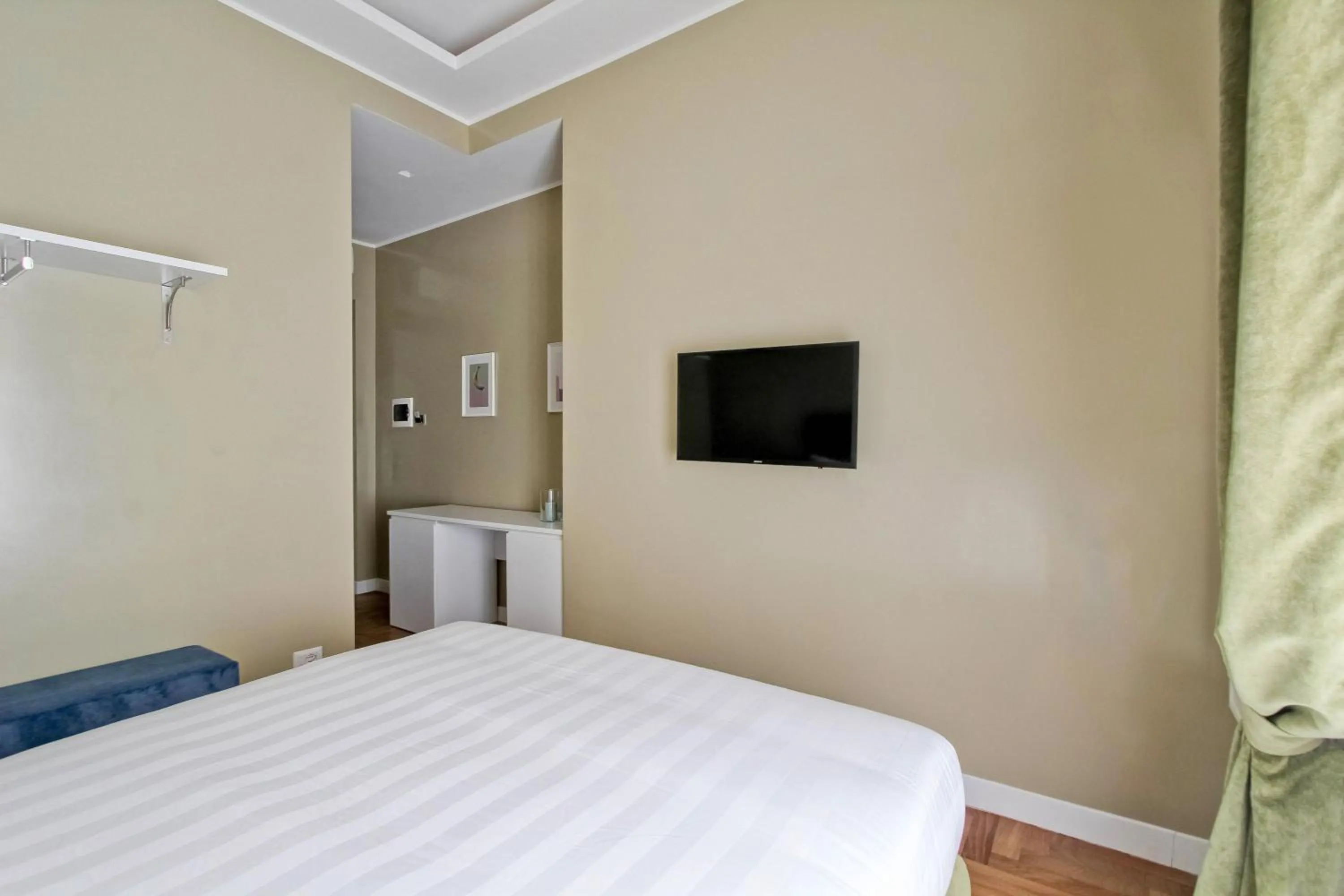 Bed in The river corner