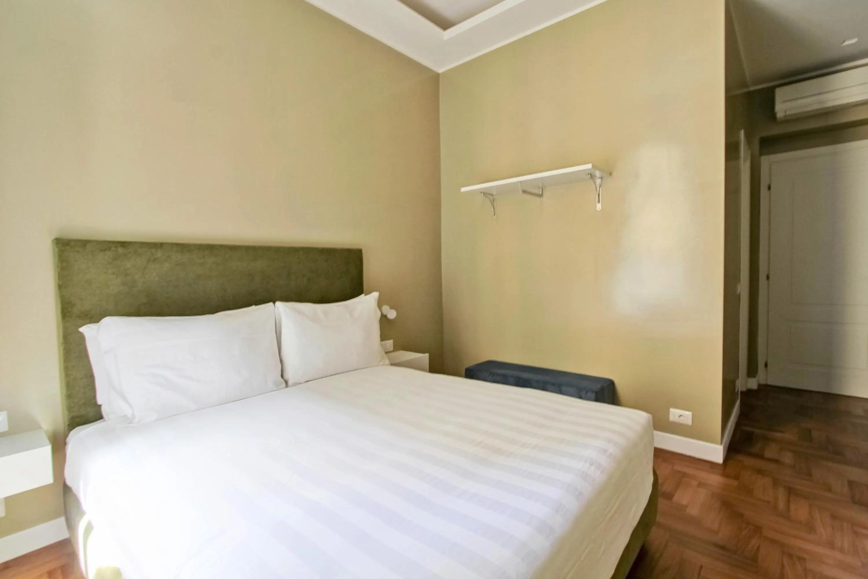 Bed in The river corner