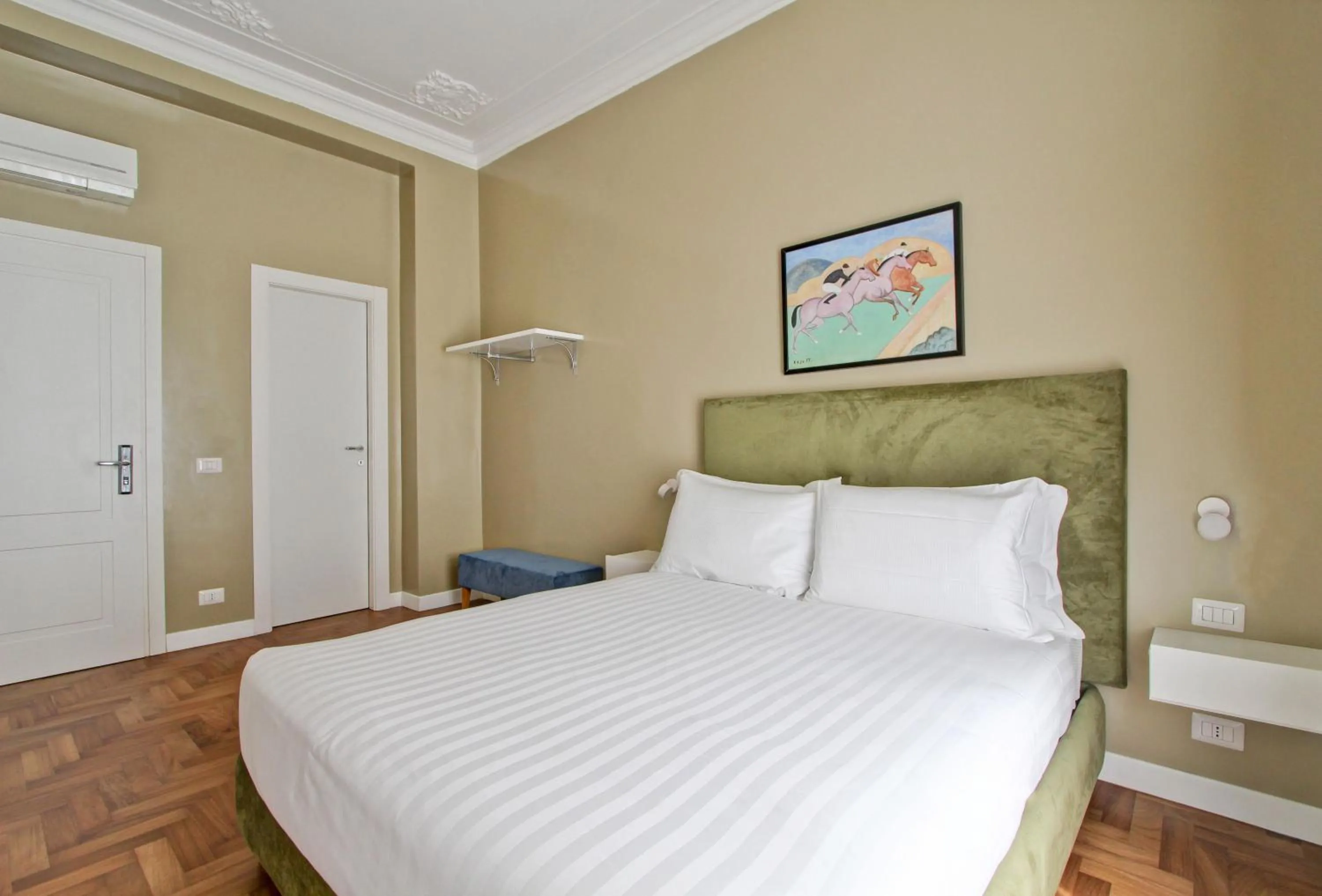 Bed in The river corner