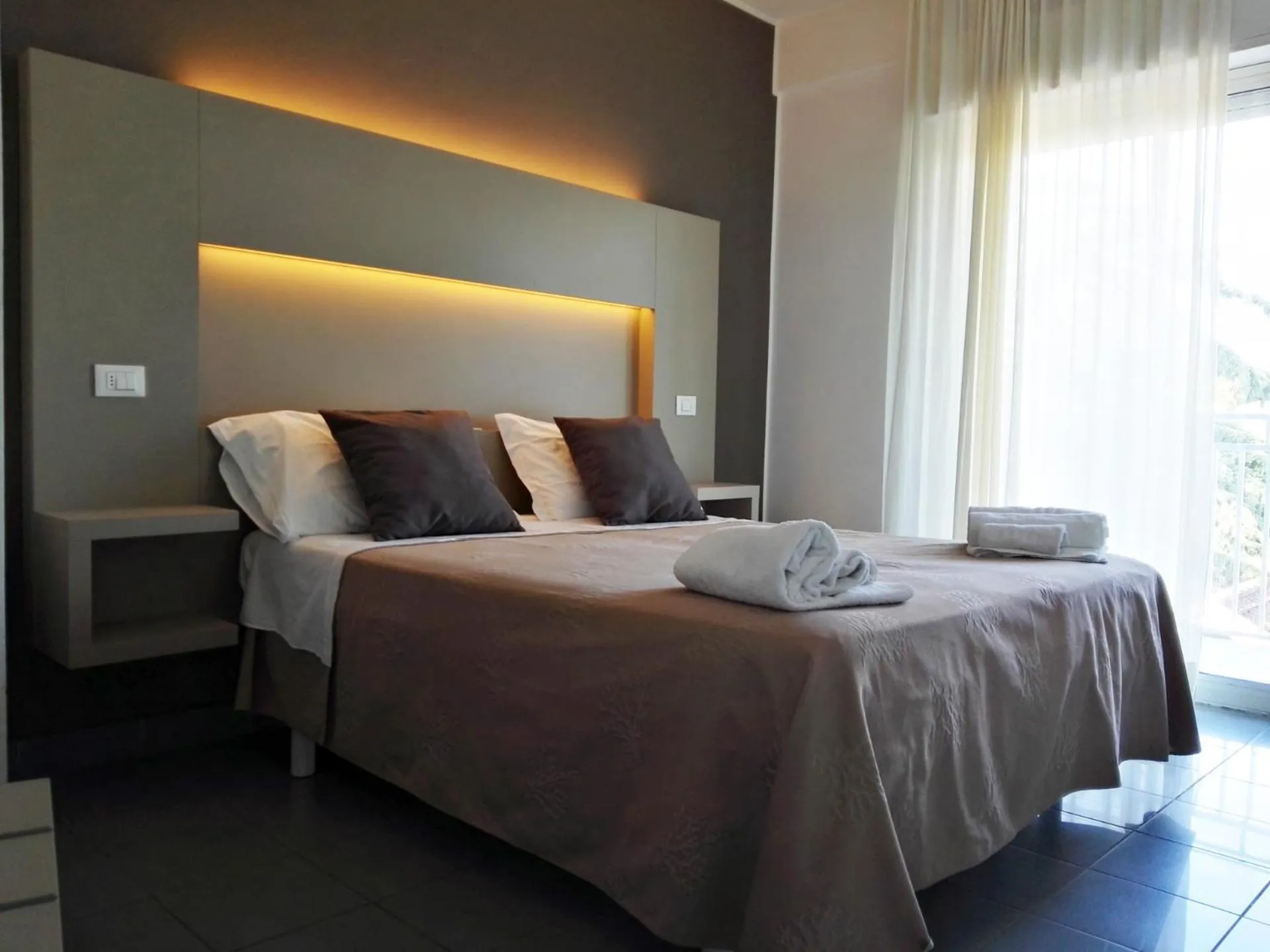 Bedroom, Bed in Hotel Desire'