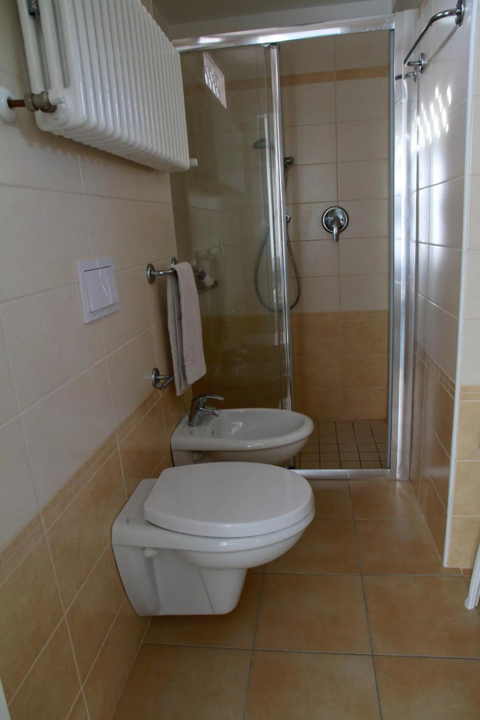 Shower in Hotel Desire'