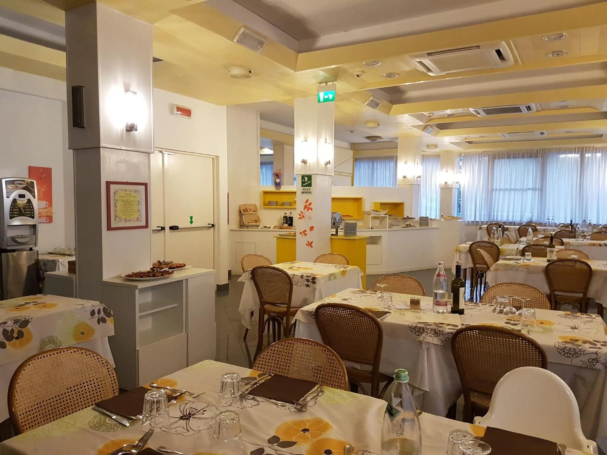 Restaurant/places to eat in Hotel Desire'