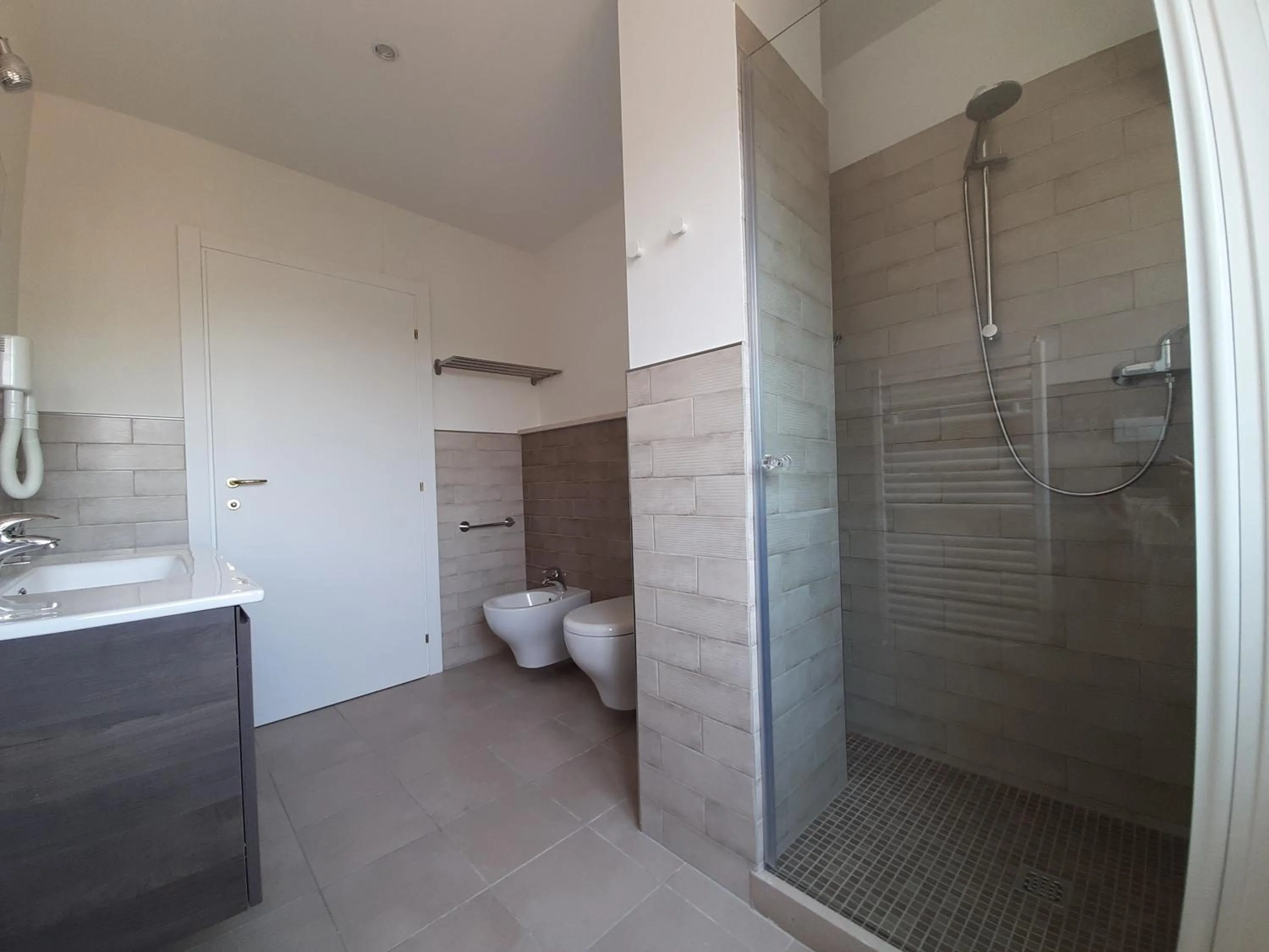 Shower in Hotel Desire'