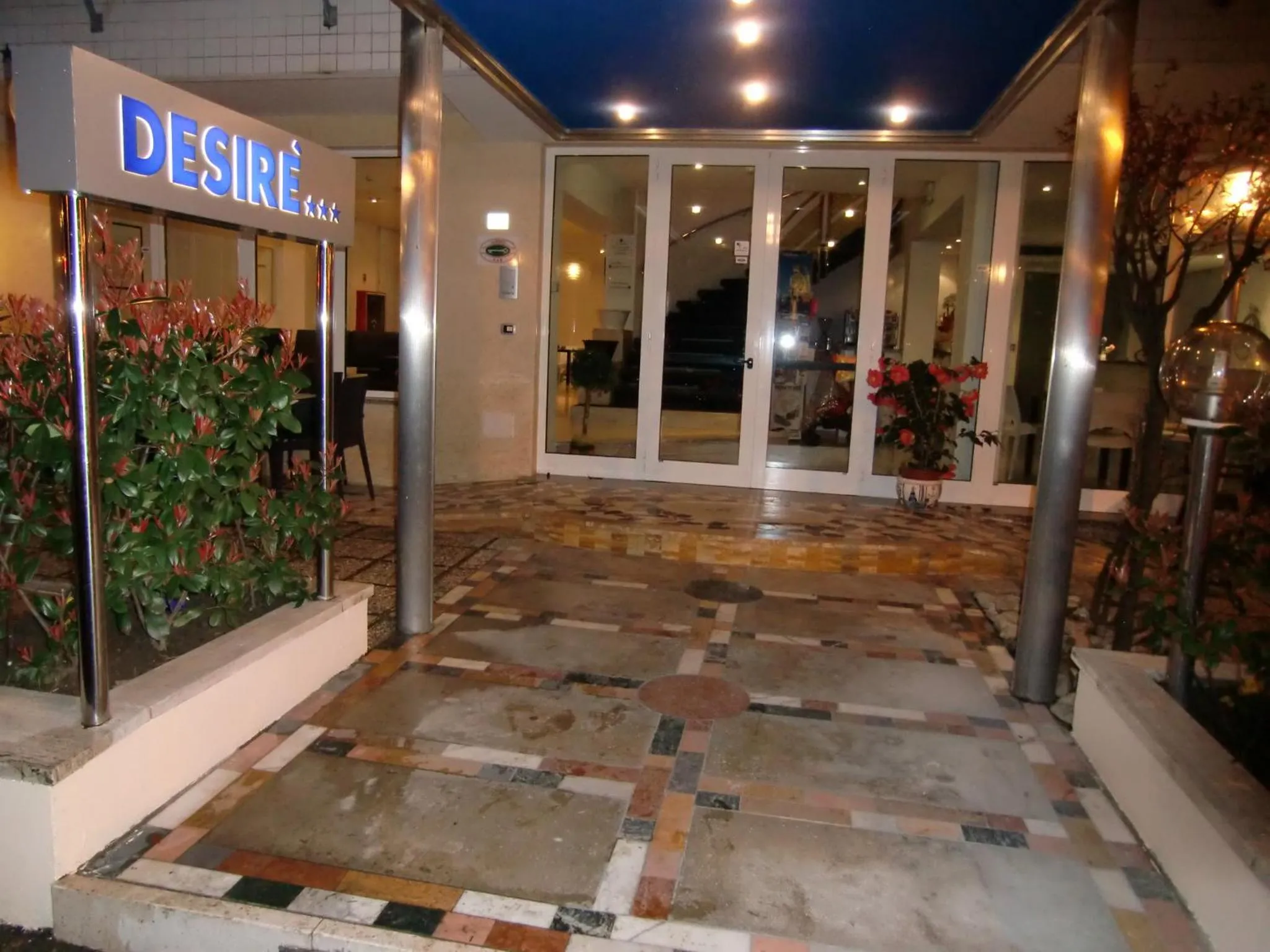 Facade/entrance in Hotel Desire'