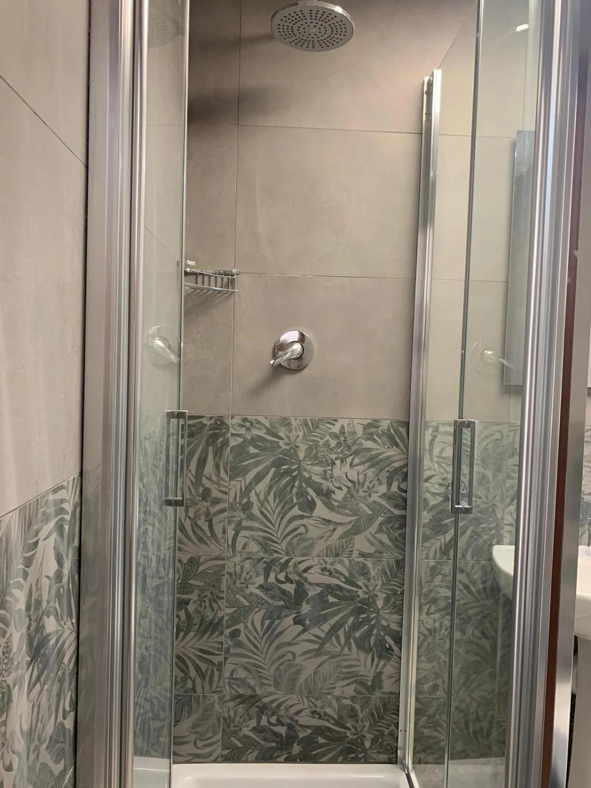 Shower in Square Inn