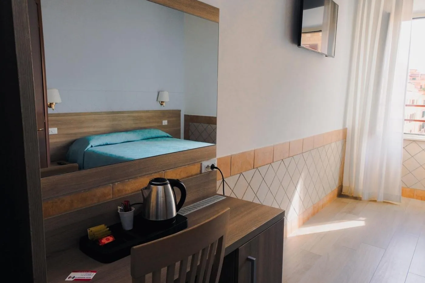 Bedroom, Bed in Square Inn