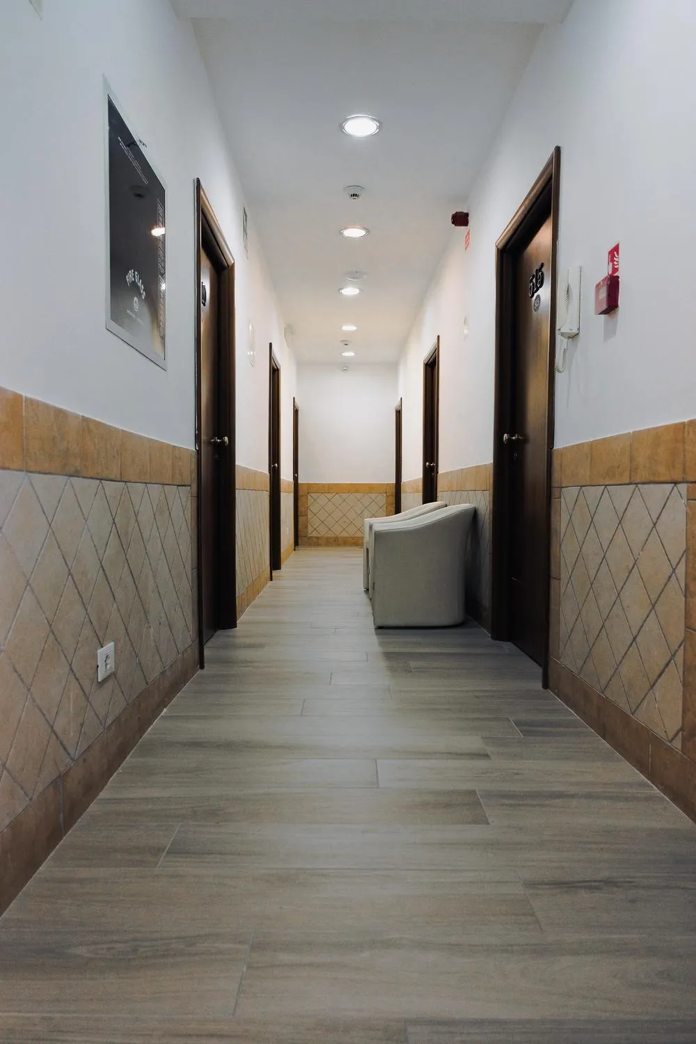 Facade/entrance in Square Inn
