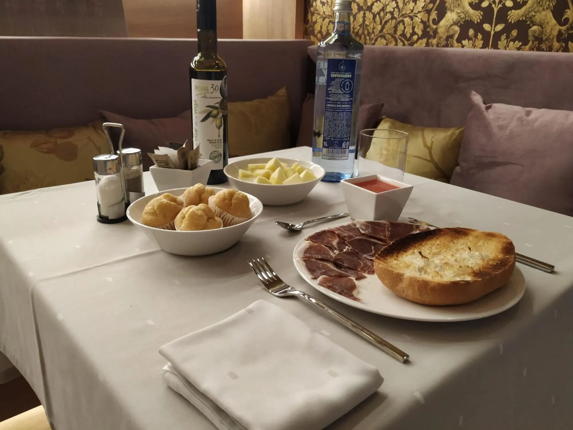 Breakfast in Casa del Cardenal