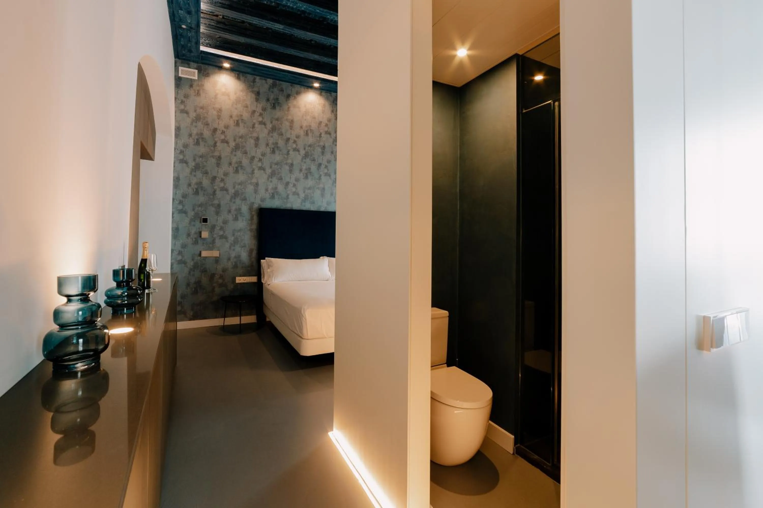 Bathroom, Bed in Casa del Cardenal