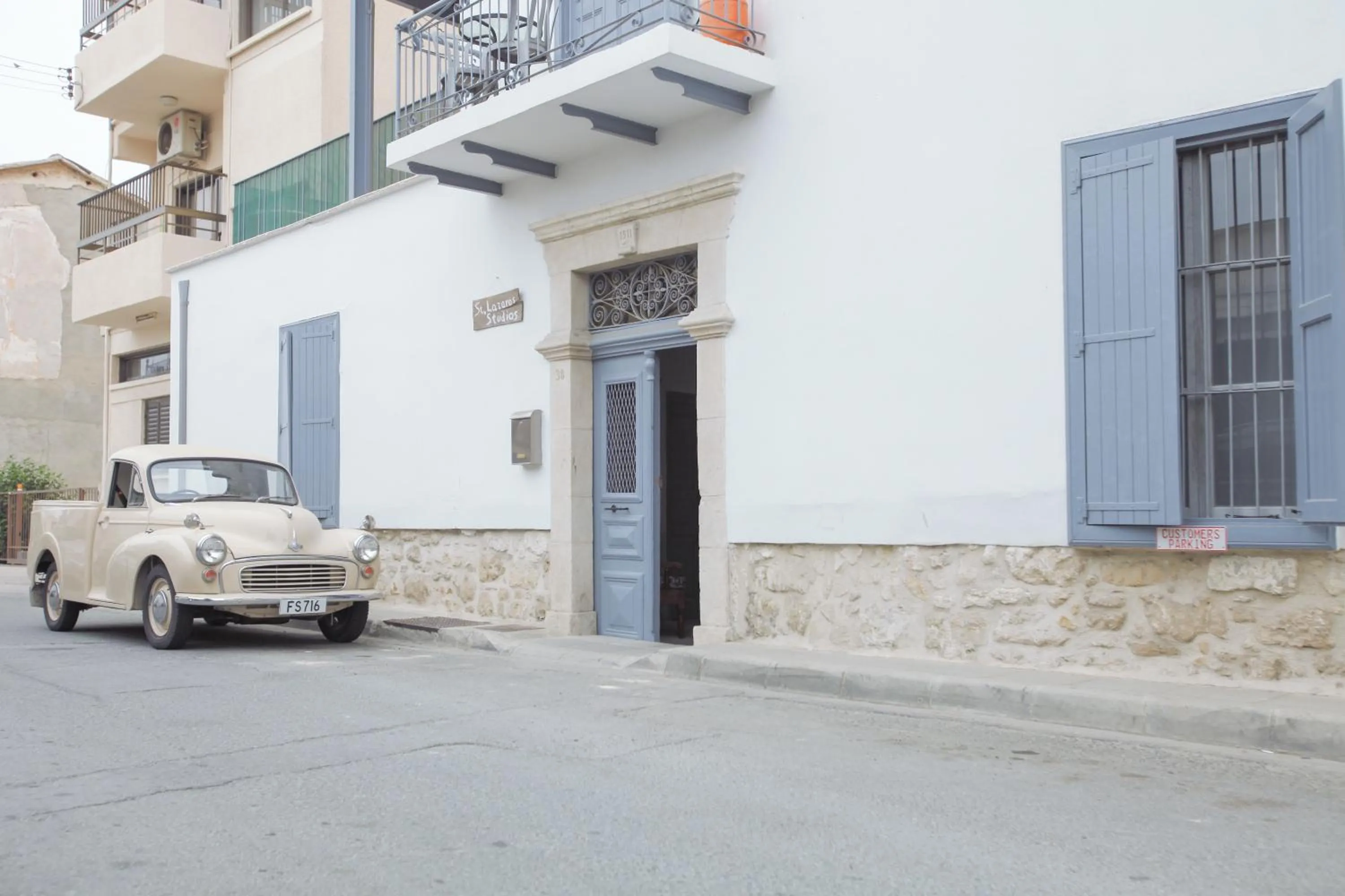 Facade/entrance in St. Lazaros Studios
