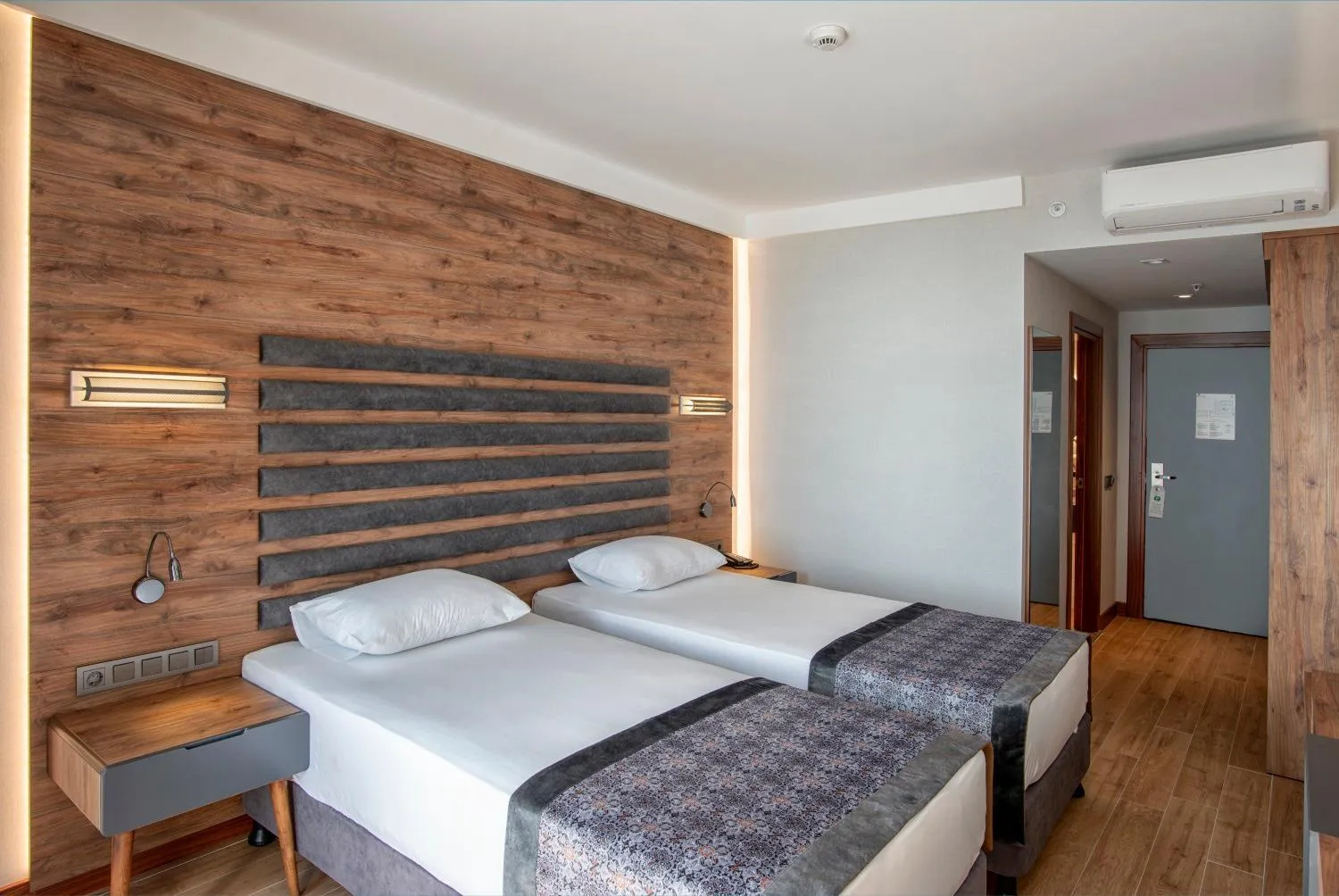 Photo of the whole room, Bed in Riviera Zen Hotel Adult Only