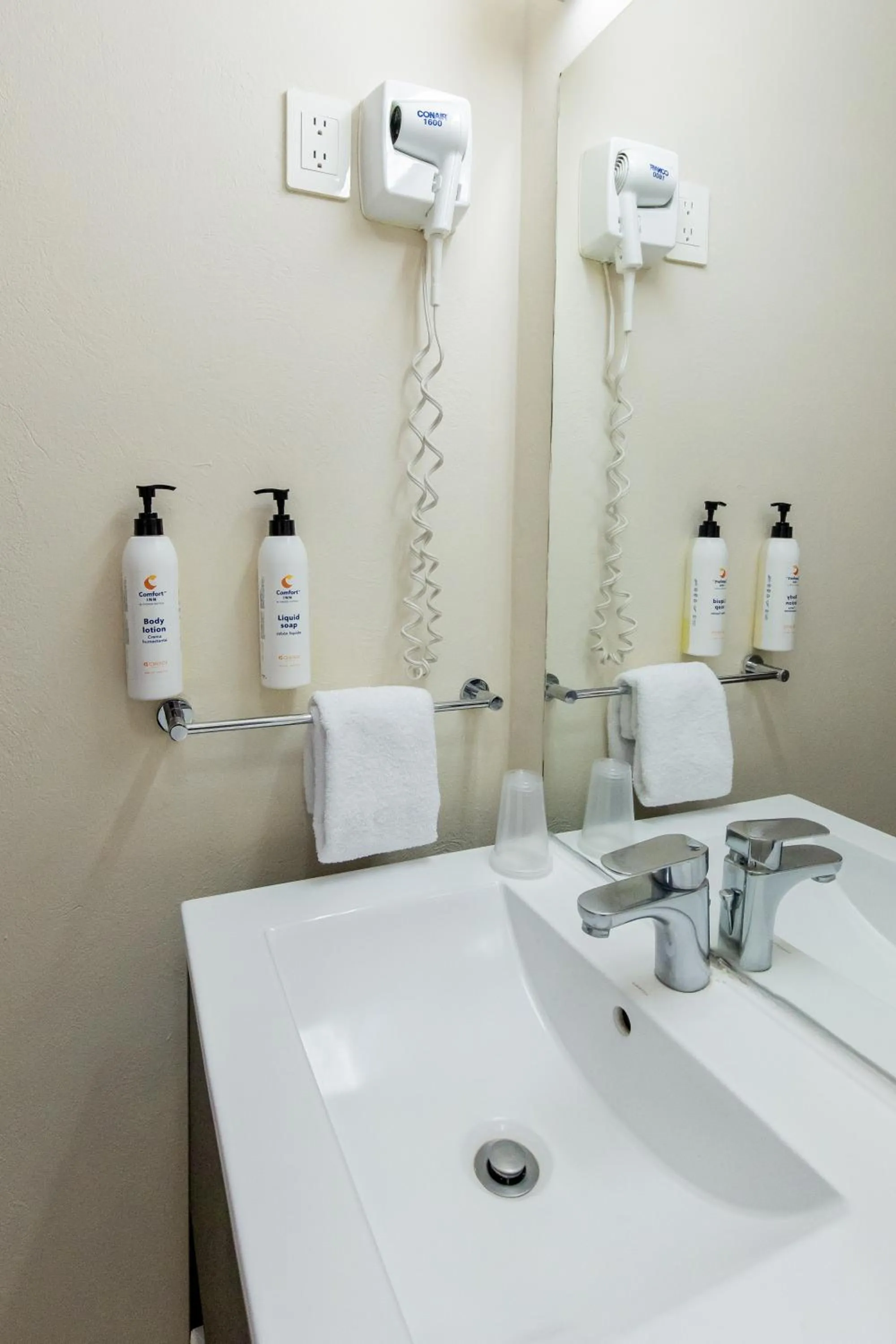 Toilet in Comfort Inn San Luis Potosi