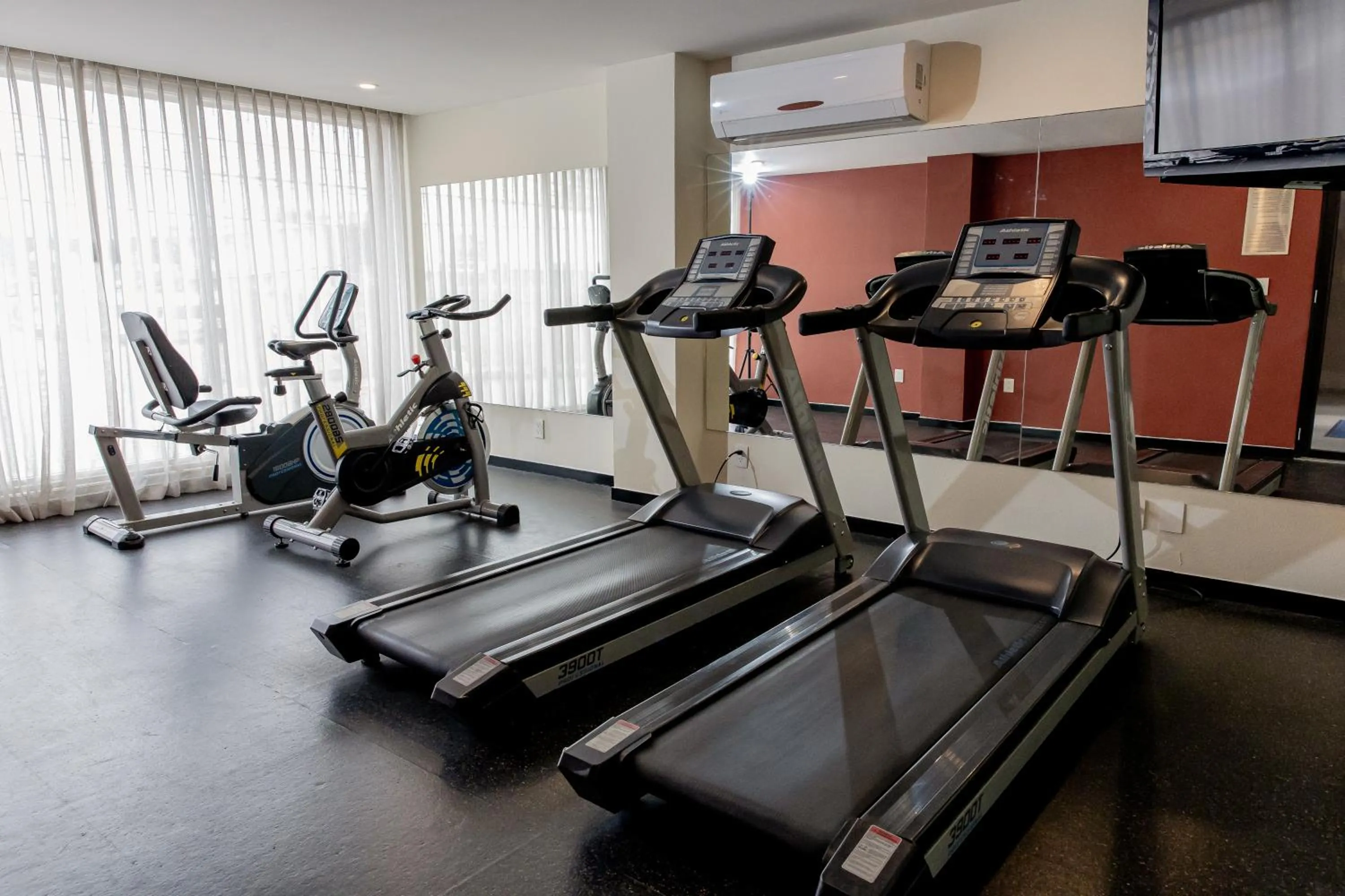 Fitness centre/facilities in Comfort Inn San Luis Potosi