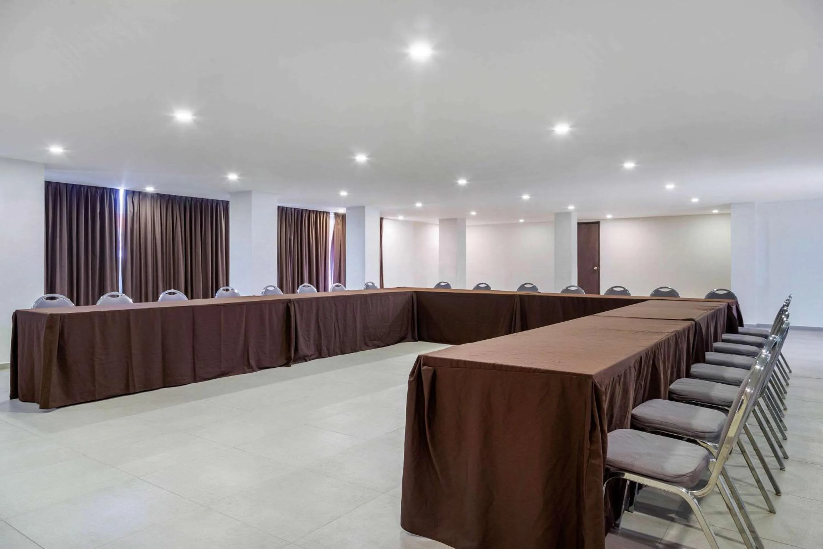 Meeting/conference room in Comfort Inn San Luis Potosi