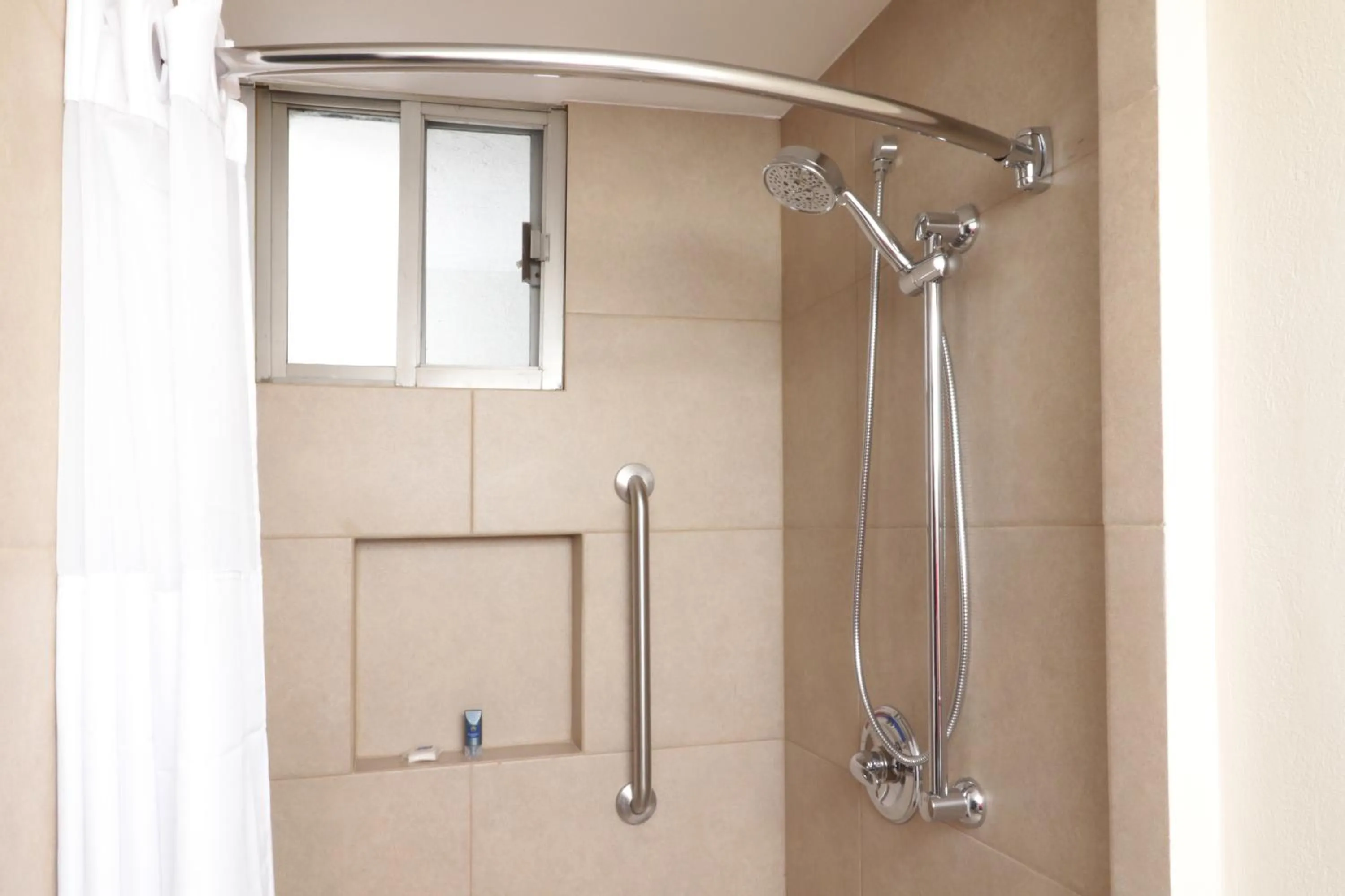 Shower in Comfort Inn San Luis Potosi