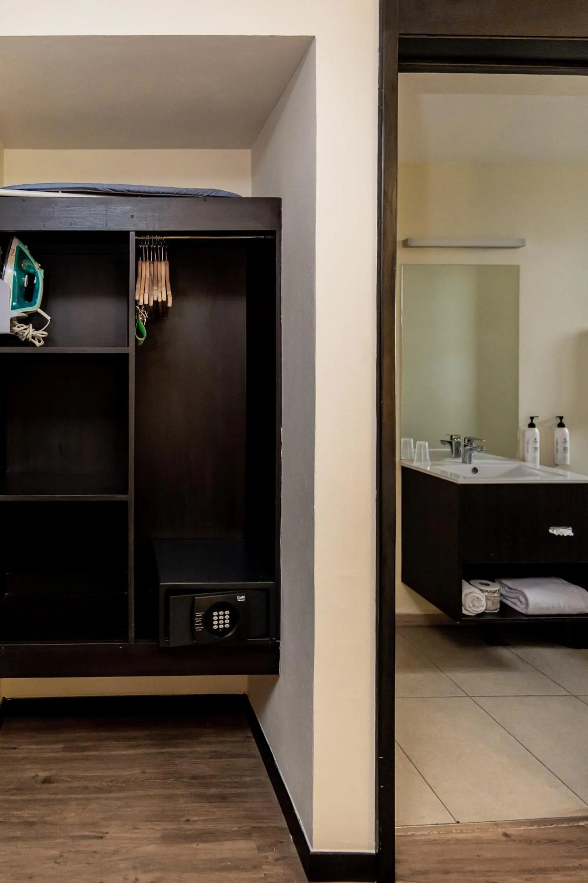 flat iron in Comfort Inn San Luis Potosi