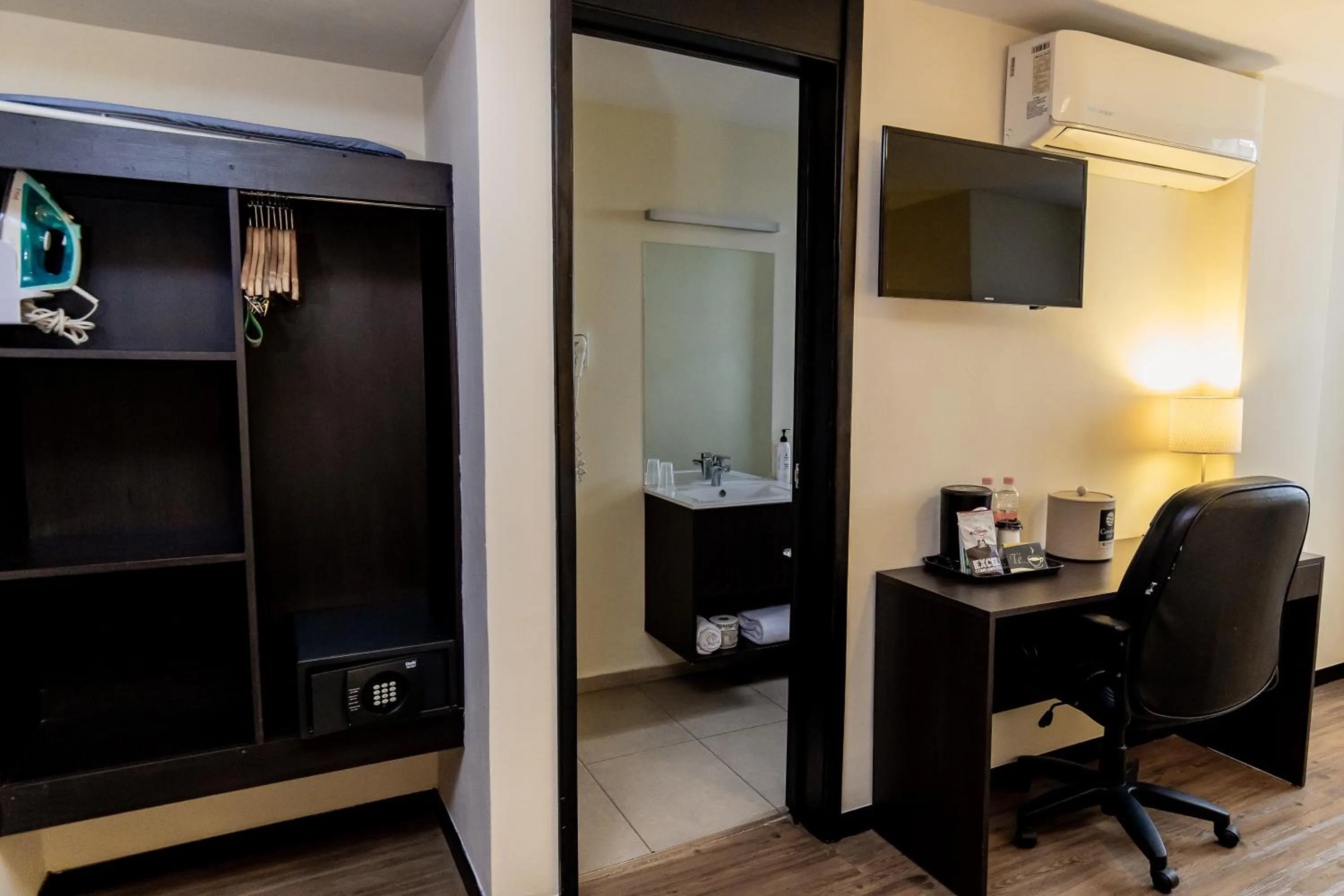 Coffee/tea facilities in Comfort Inn San Luis Potosi
