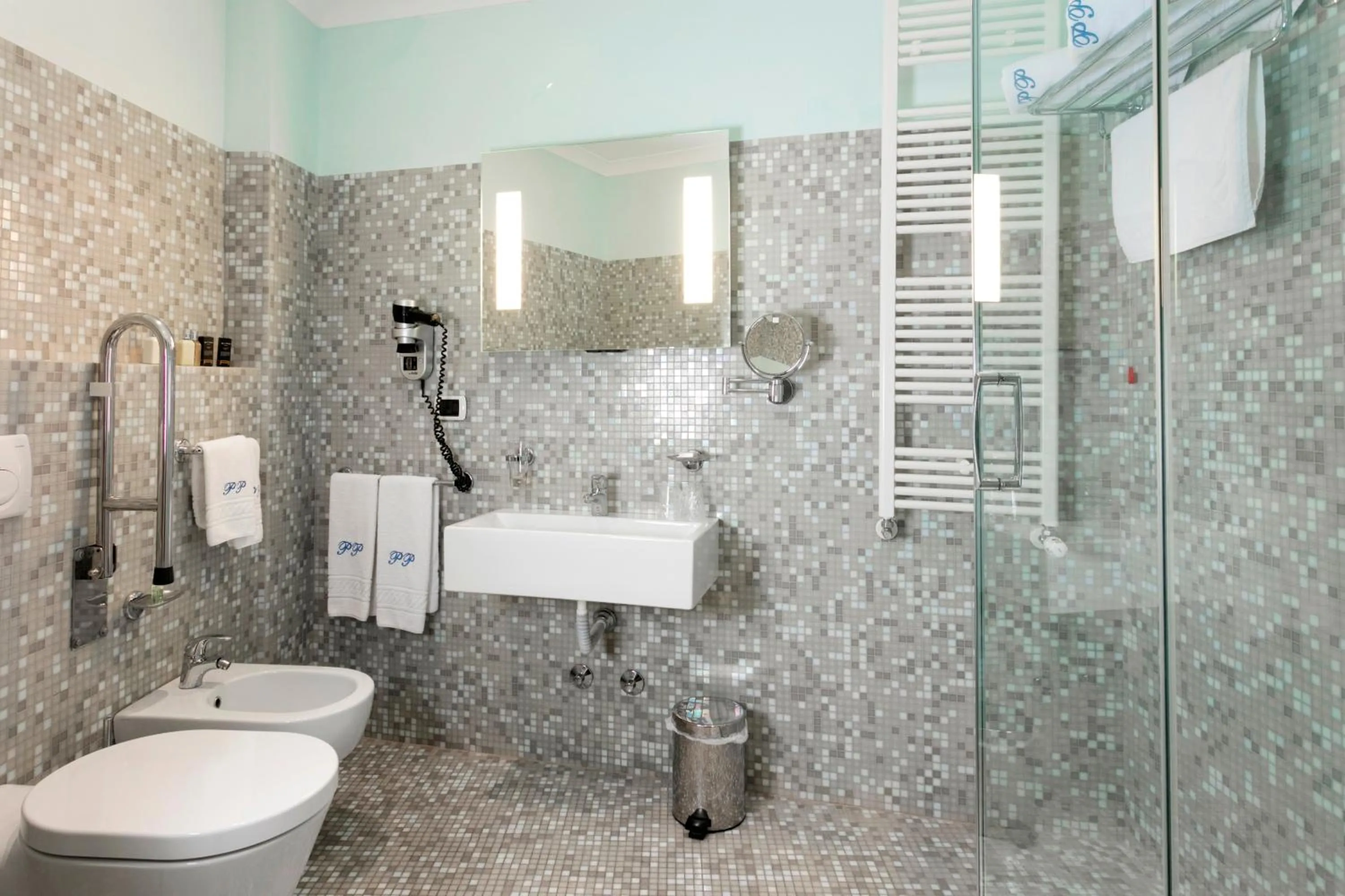 Shower in Hotel Palazzo Papaleo