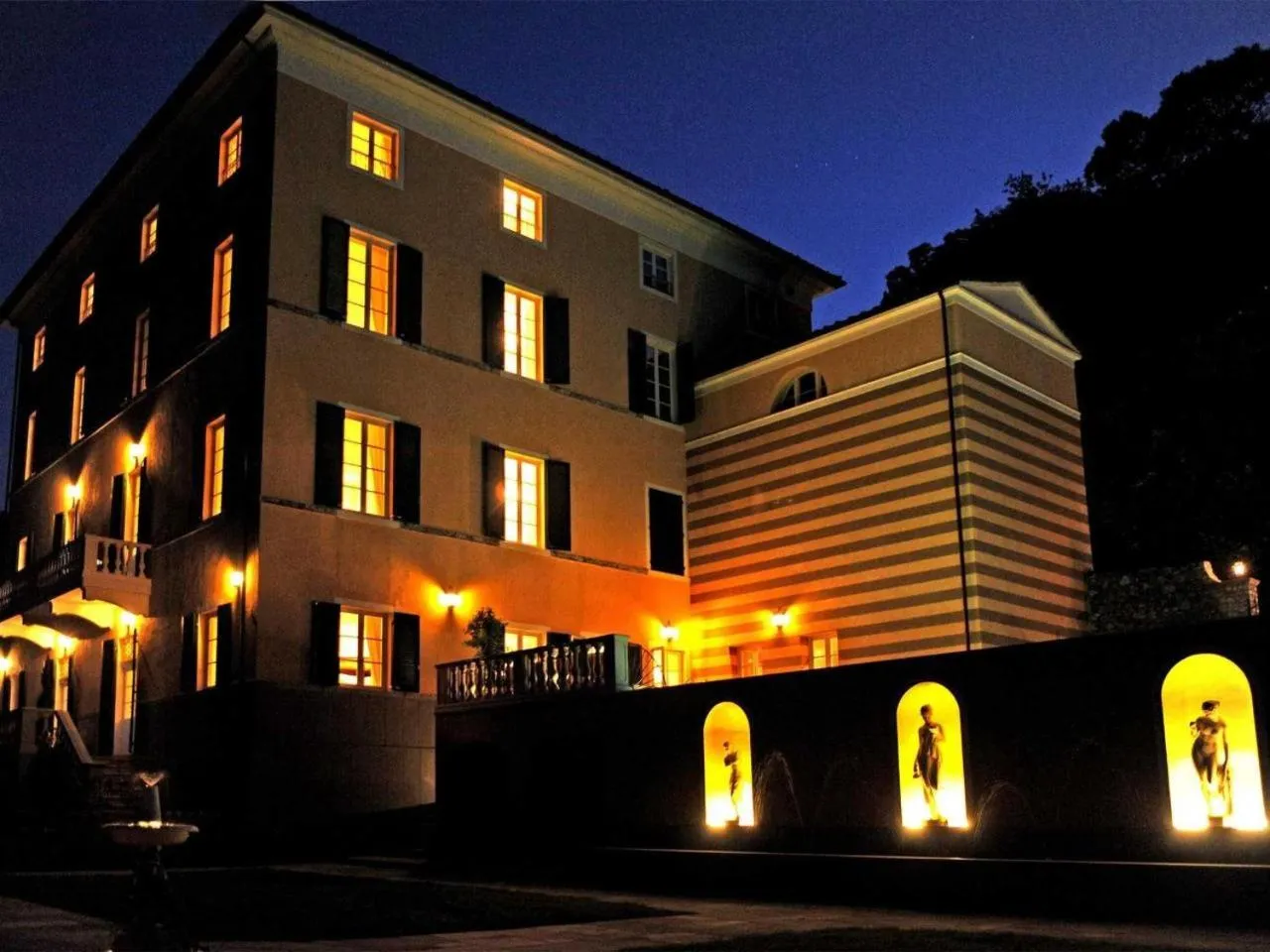 Property building in Hotel Villa Casanova