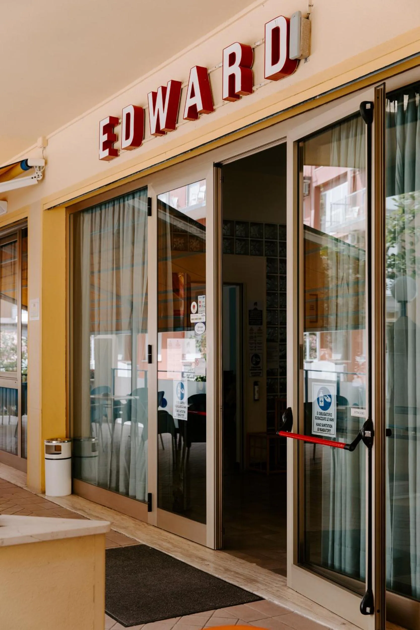 Facade/entrance in Hotel Edward