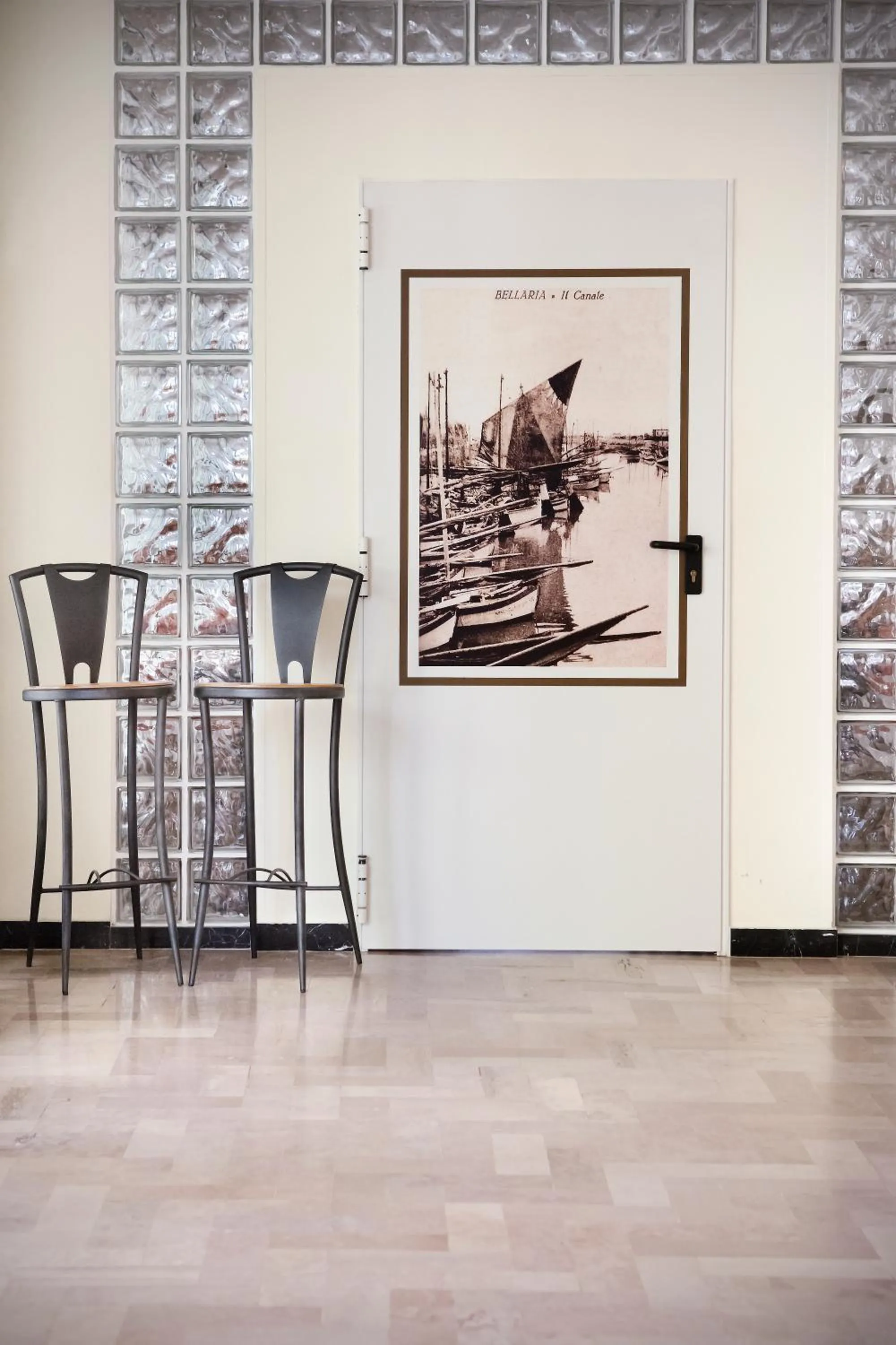 Communal lounge/ TV room in Hotel Edward