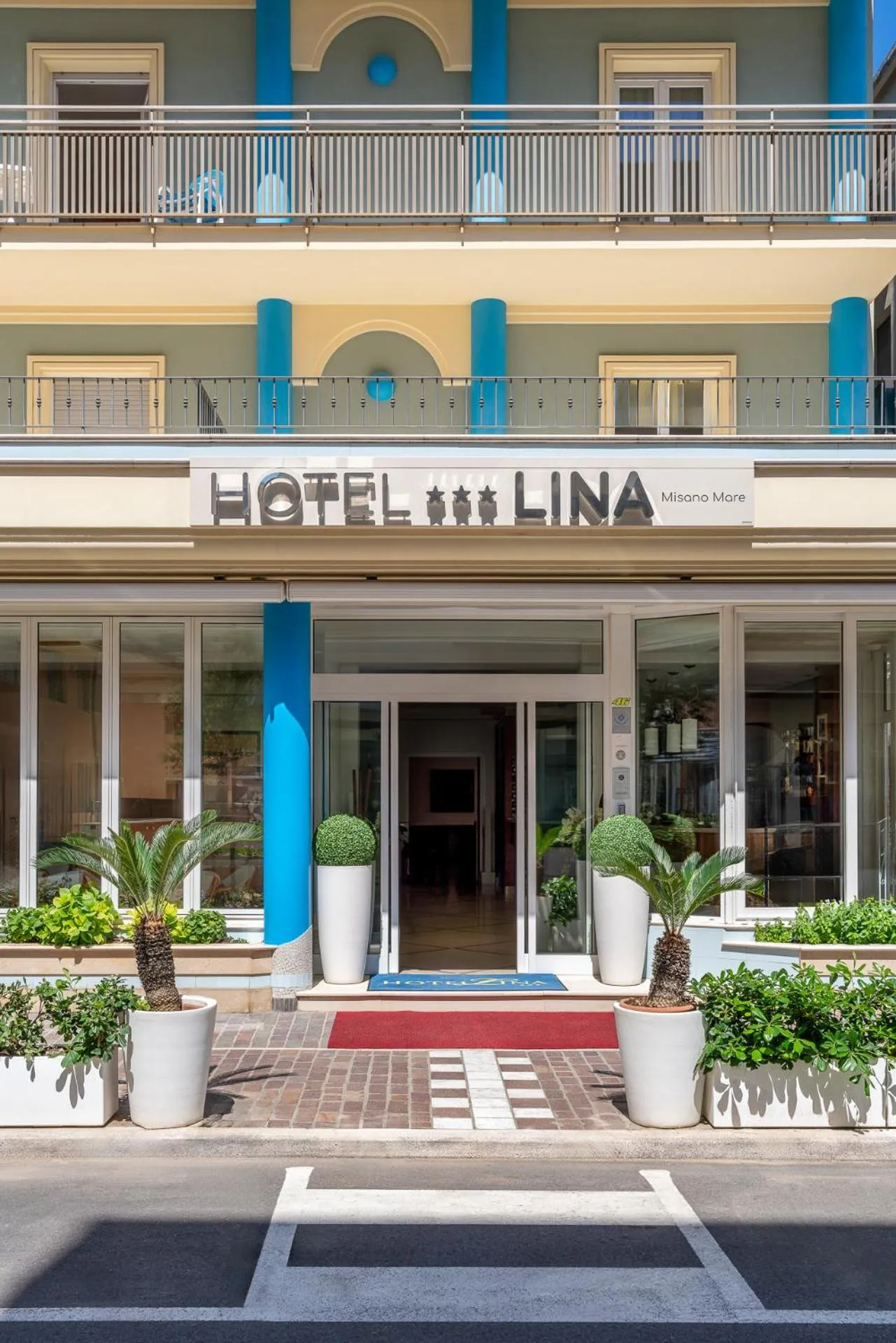 Facade/entrance in Hotel Lina