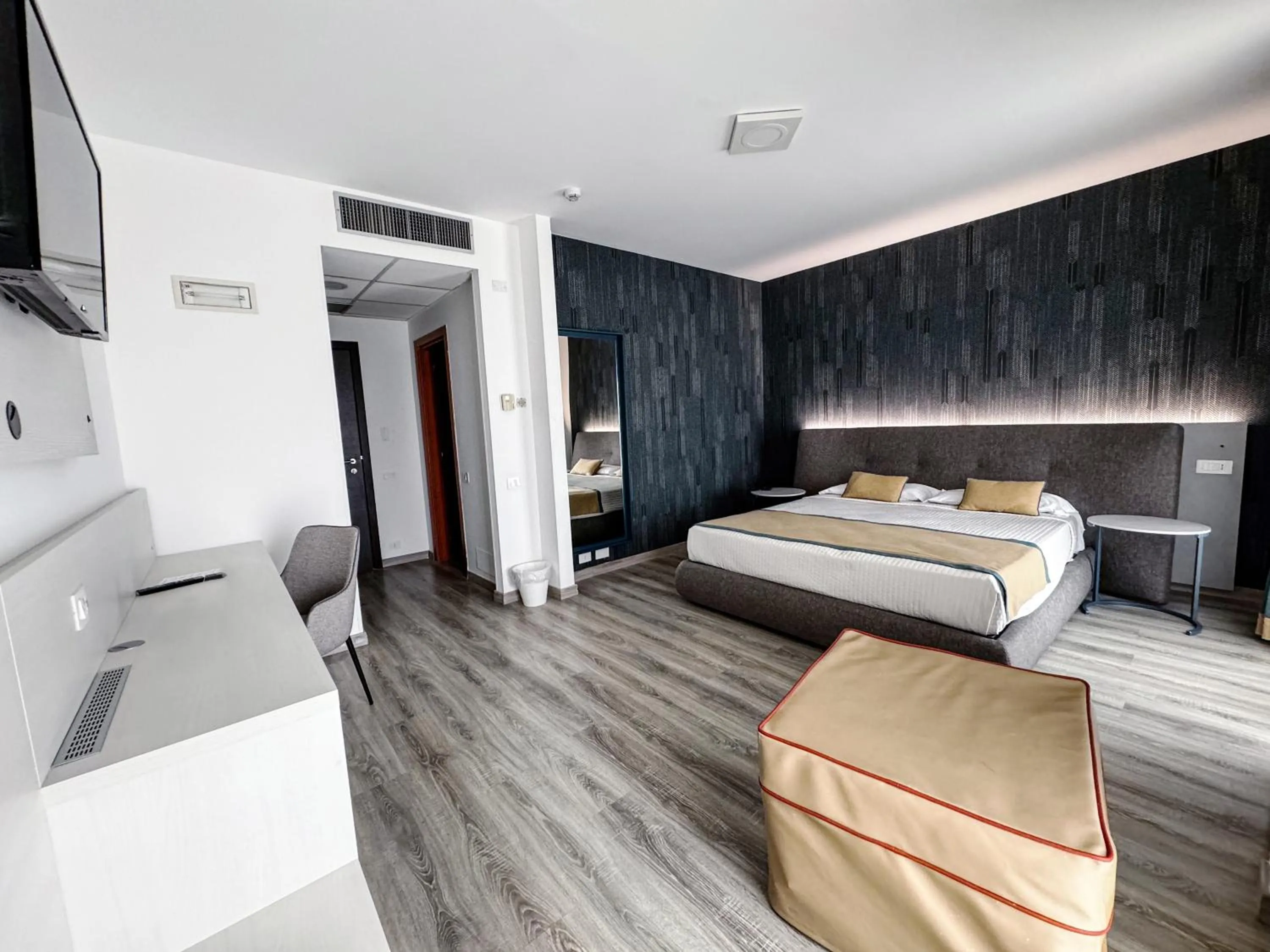 Bedroom, Bed in Mediterranea Hotel & Convention Center