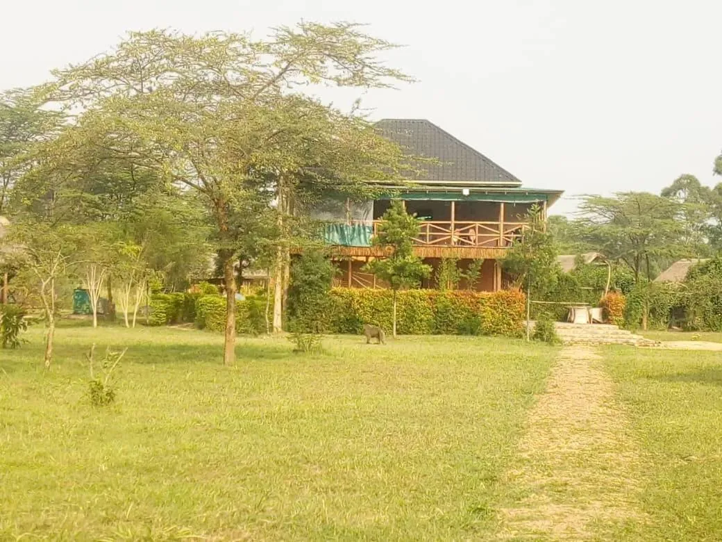 Restaurant/places to eat in Ishasha Pride Lodge