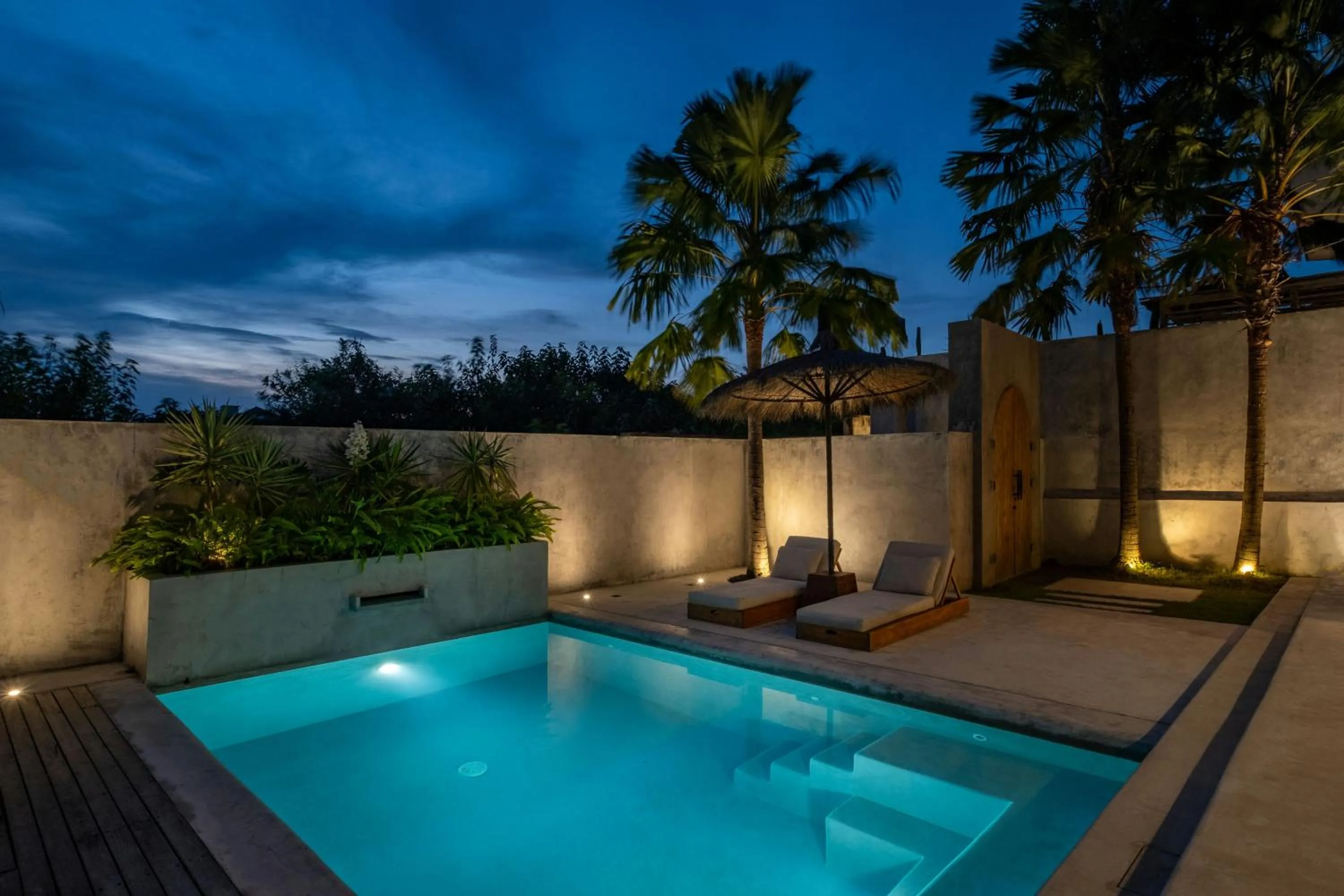 Night in Concrete Retreat Umalas